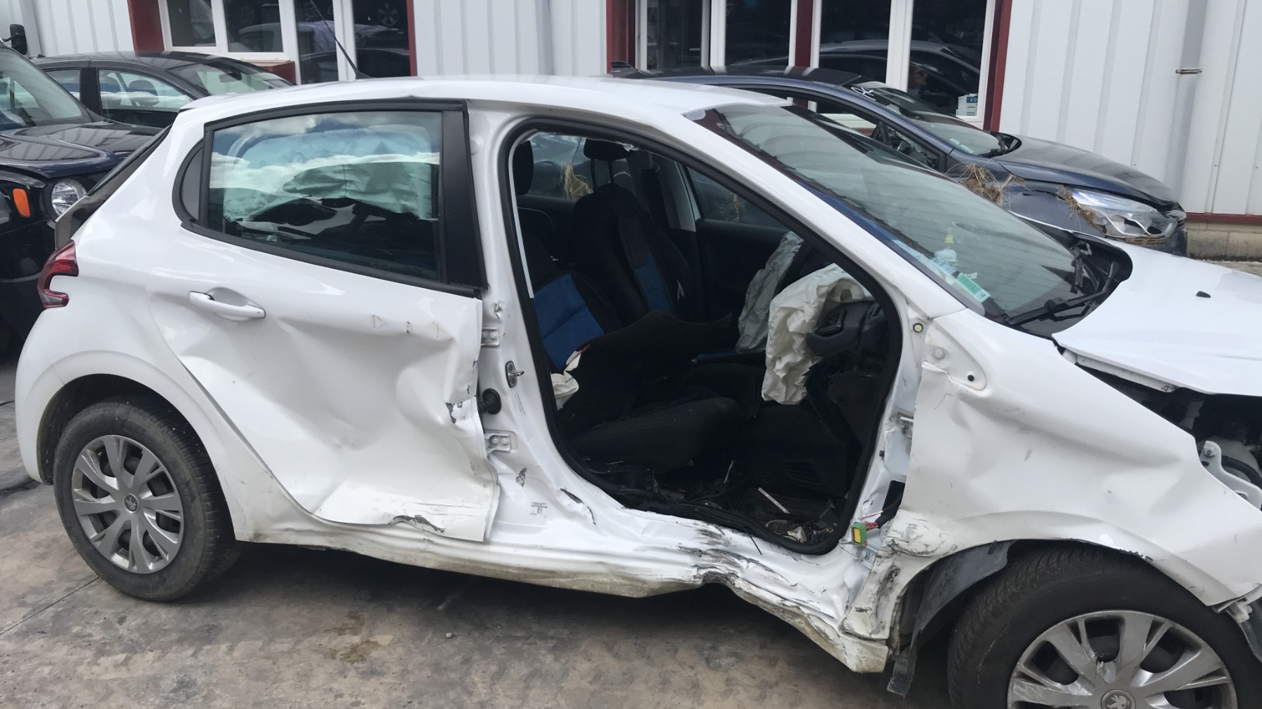 Image PEUGEOT 208 1