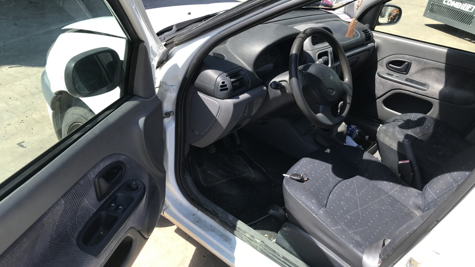 Image RENAULT CLIO 2