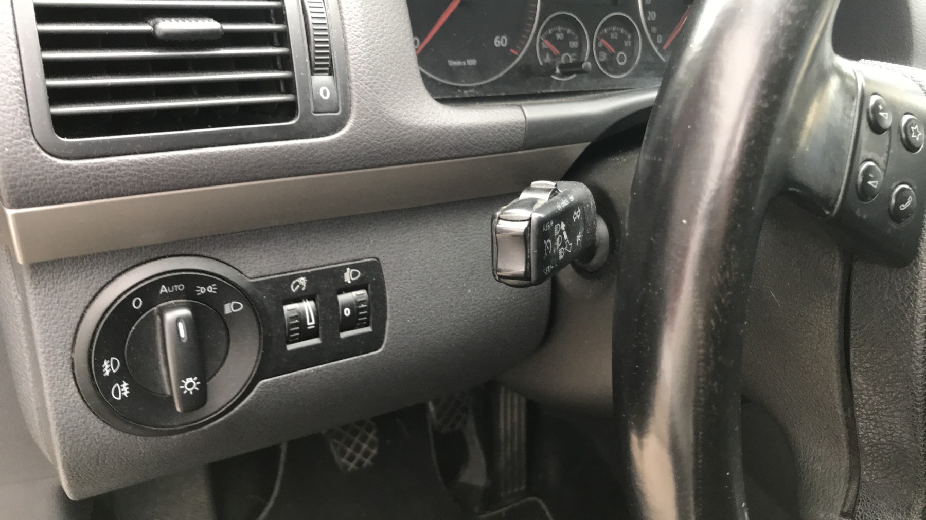 Image VOLKSWAGEN TOURAN 1