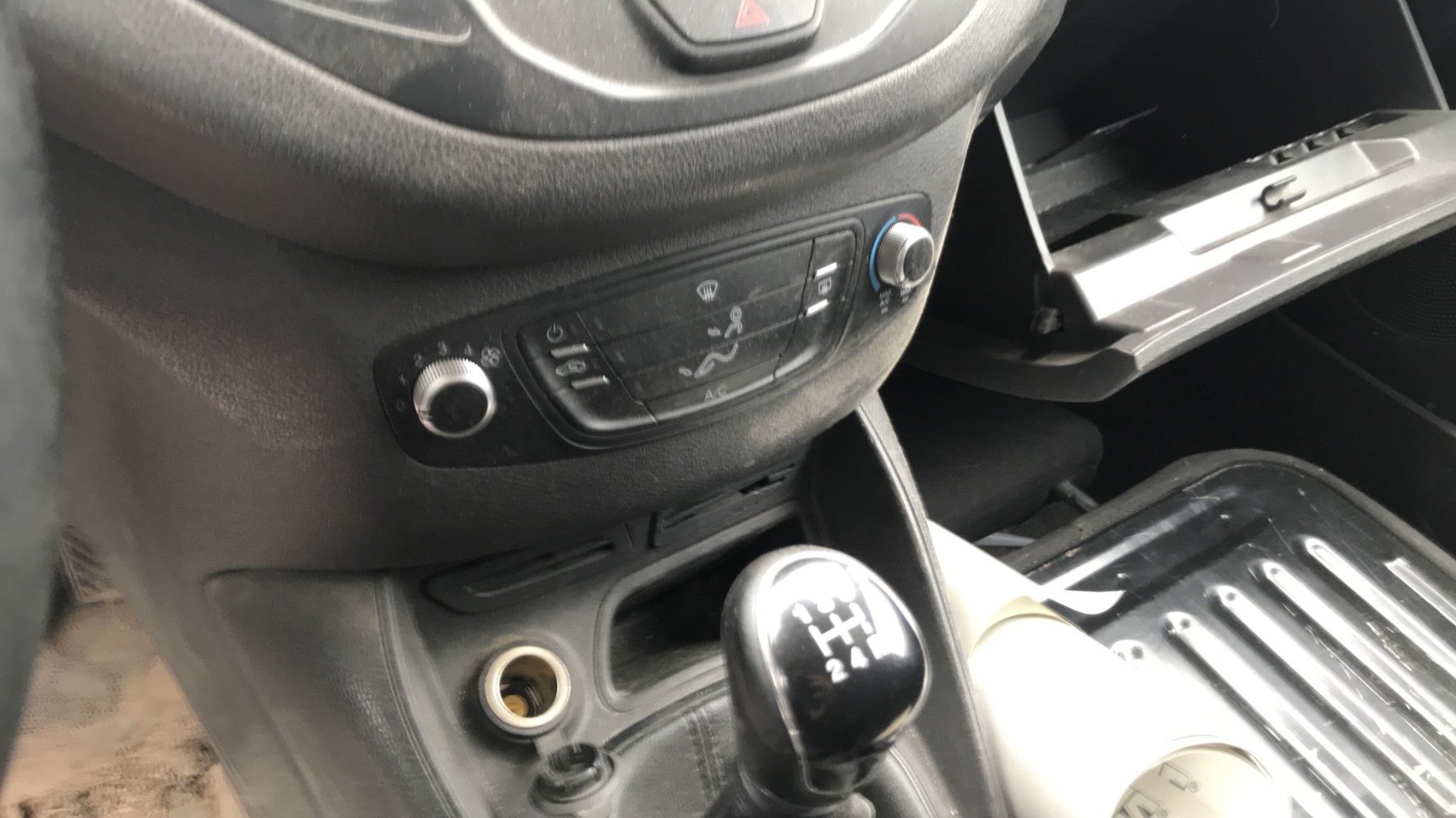 Image FORD TRANSIT COURIER 1