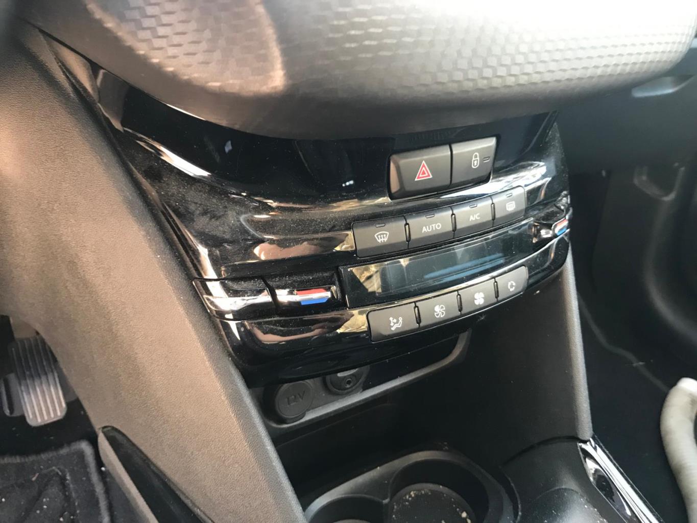 Image PEUGEOT 2008 1