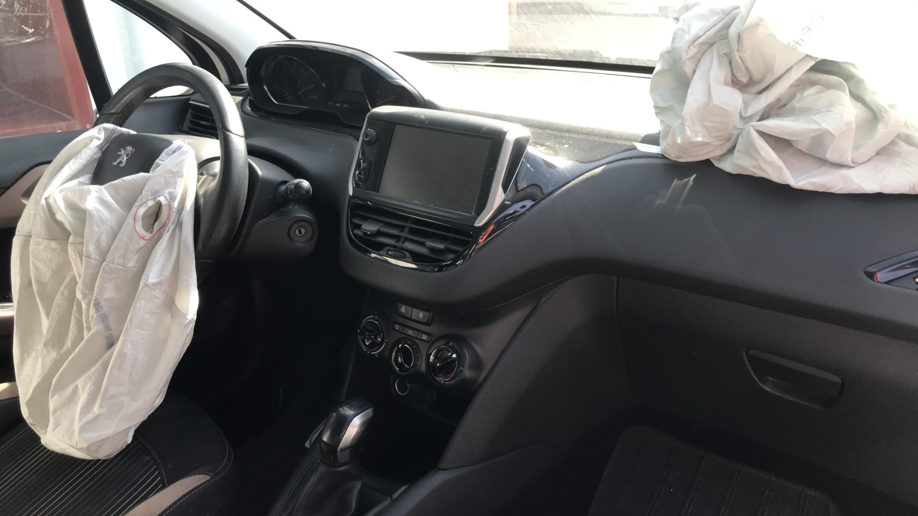 Image PEUGEOT 208 1
