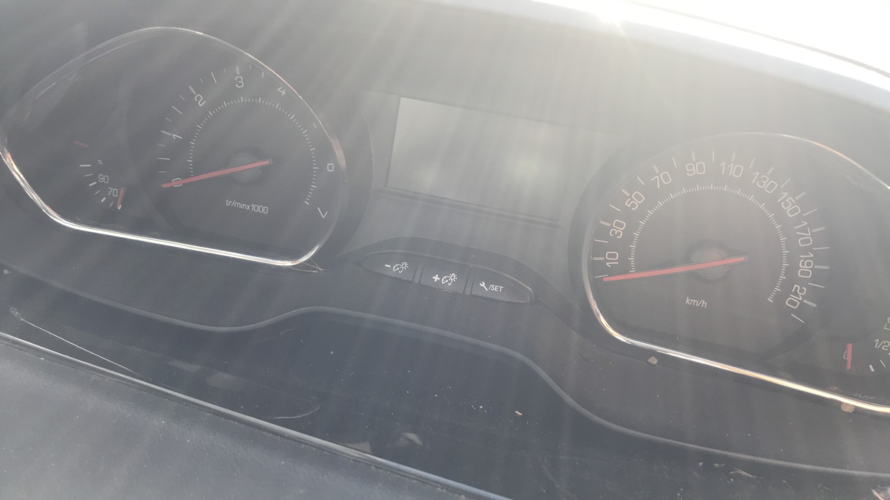 Image PEUGEOT 208 1