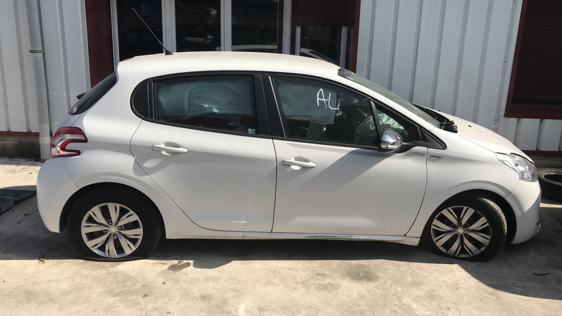 Image PEUGEOT 208 1