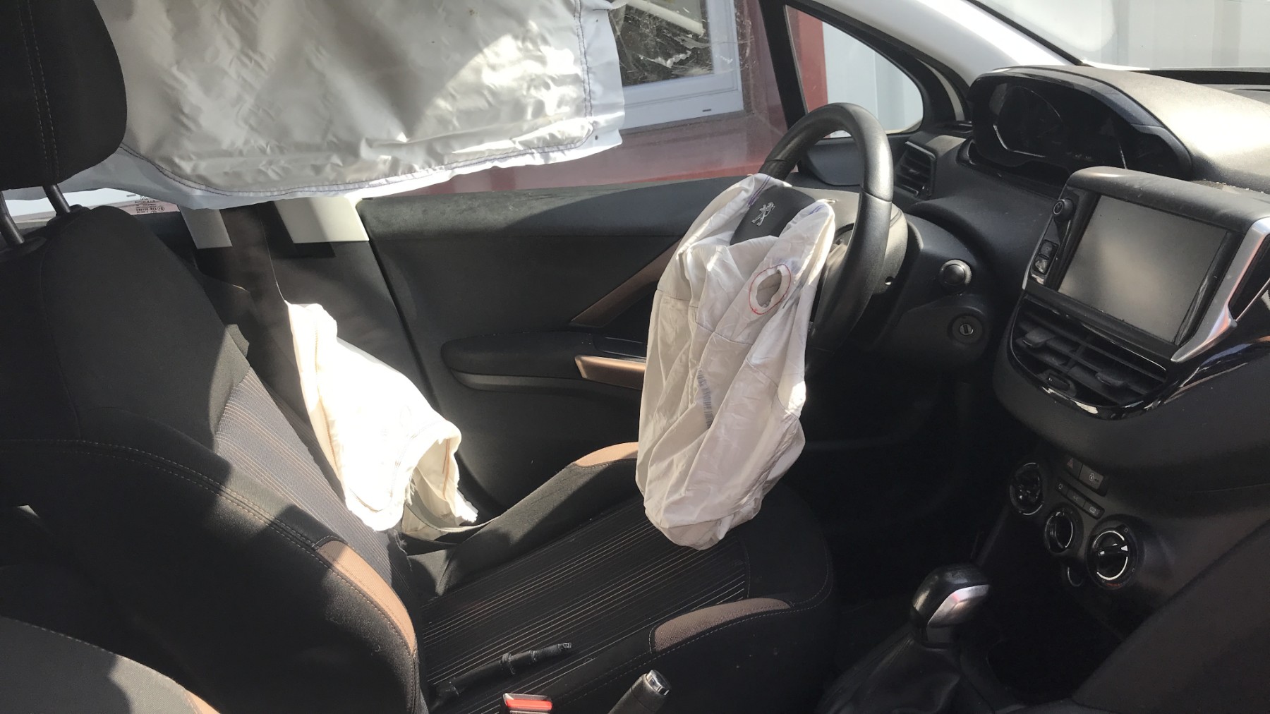 Image PEUGEOT 208 1