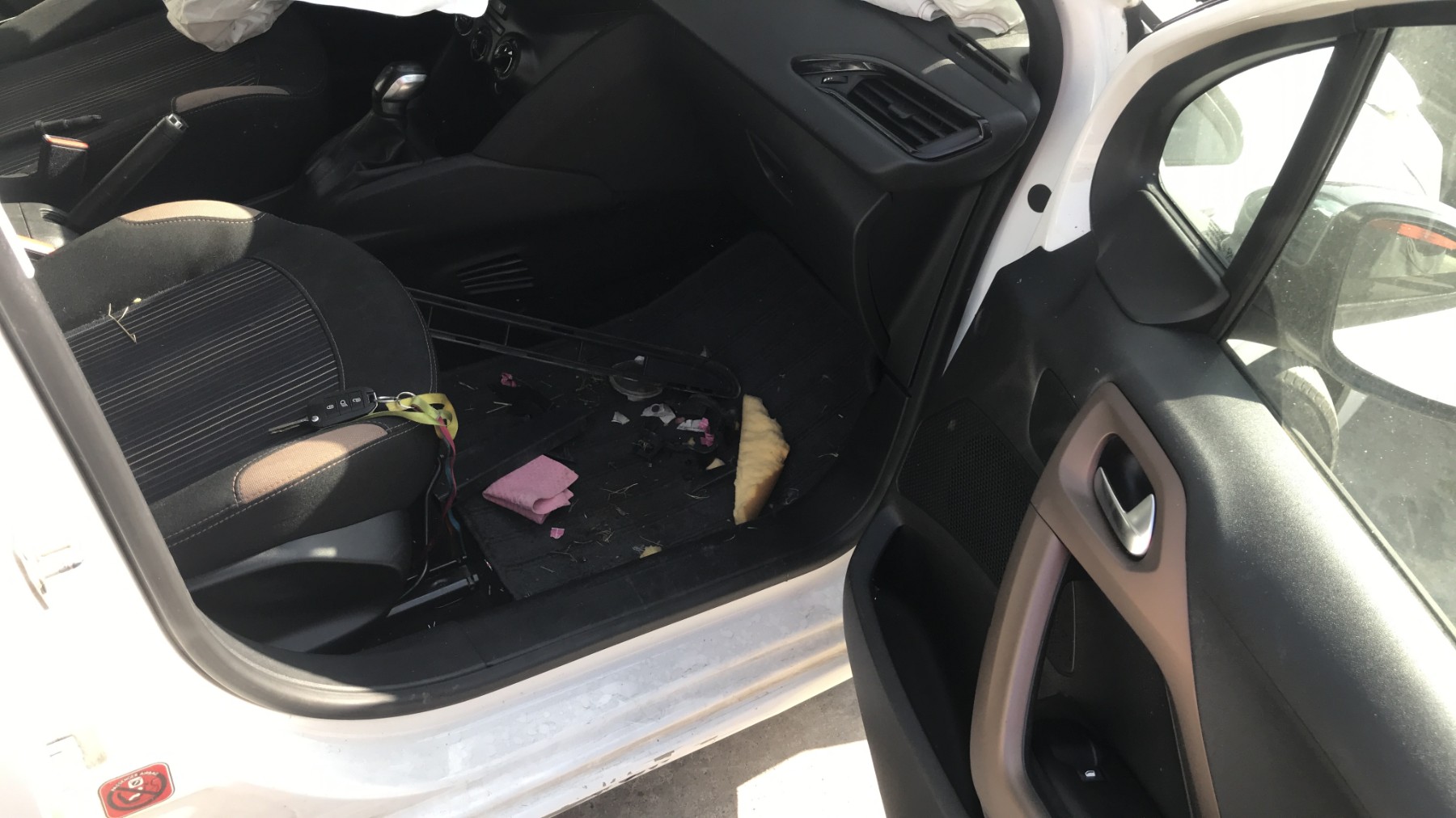 Image PEUGEOT 208 1