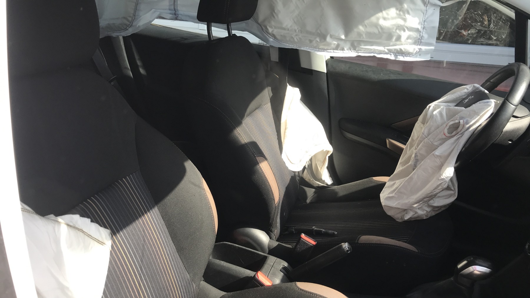 Image PEUGEOT 208 1