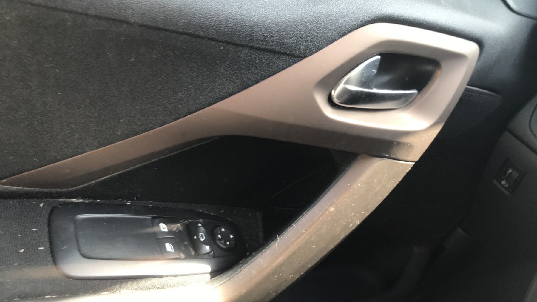 Image PEUGEOT 208 1
