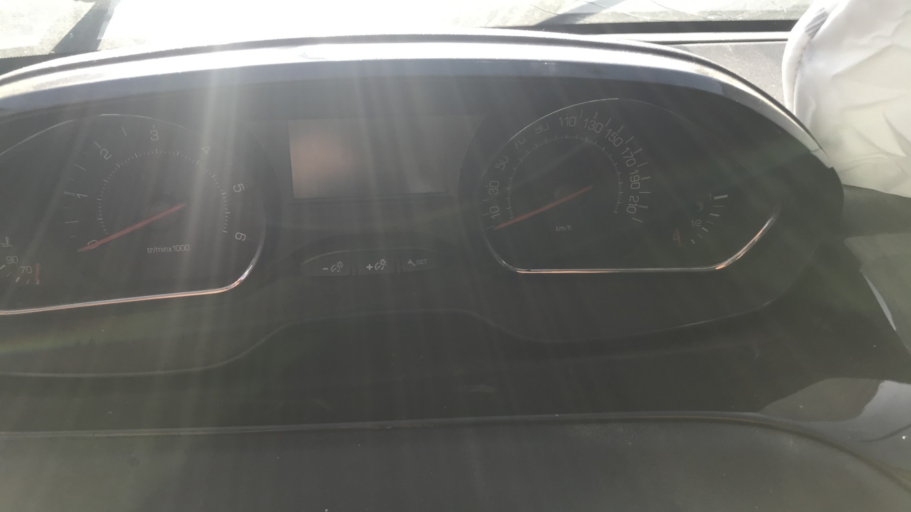 Image PEUGEOT 208 1