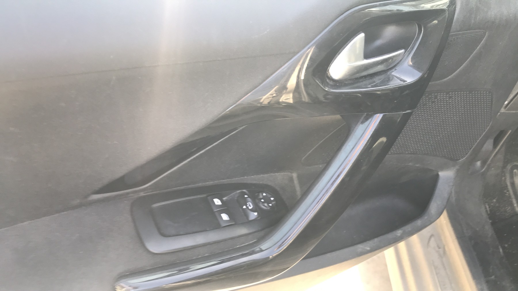 Image PEUGEOT 208 1