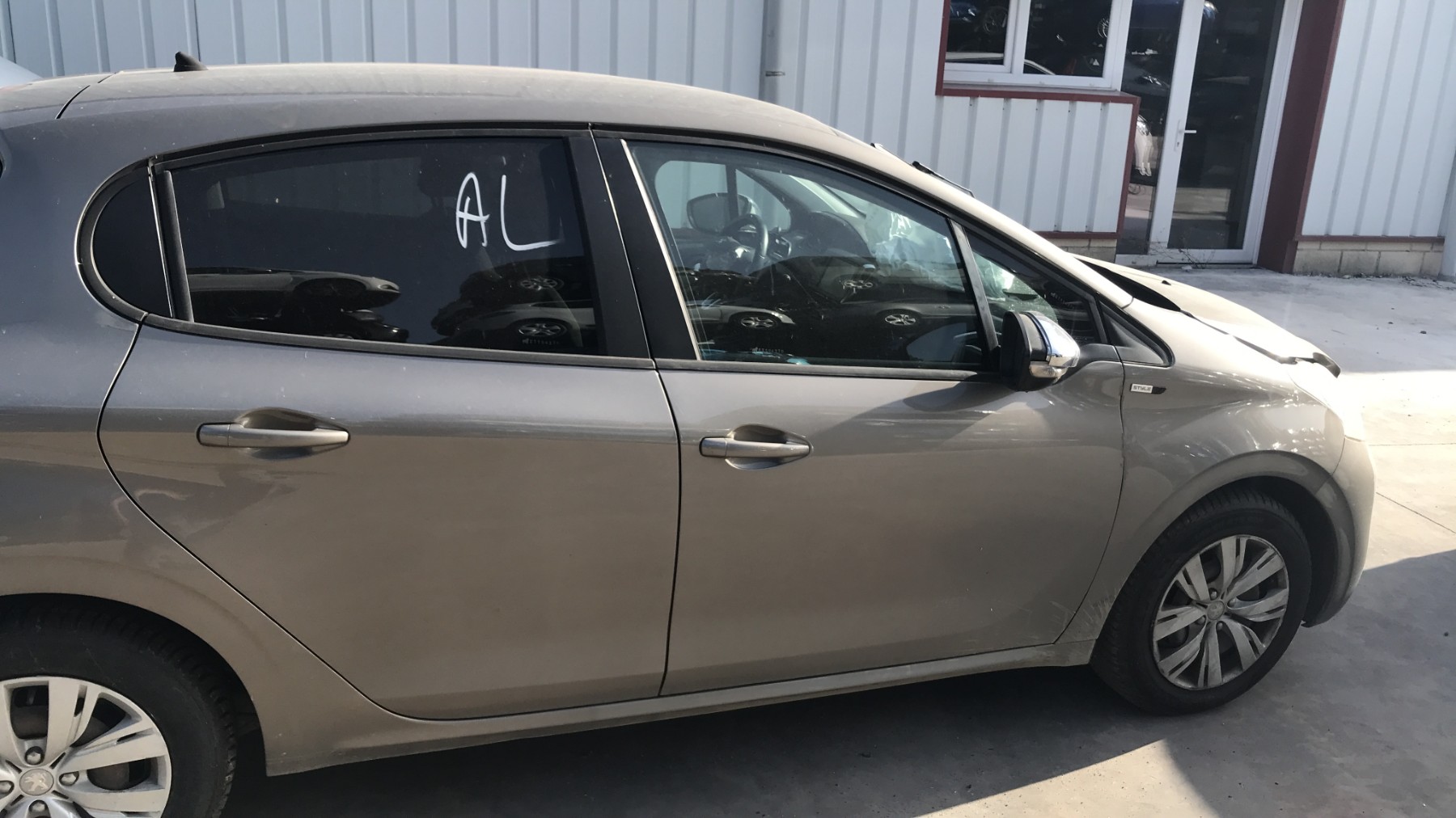 Image PEUGEOT 208 1