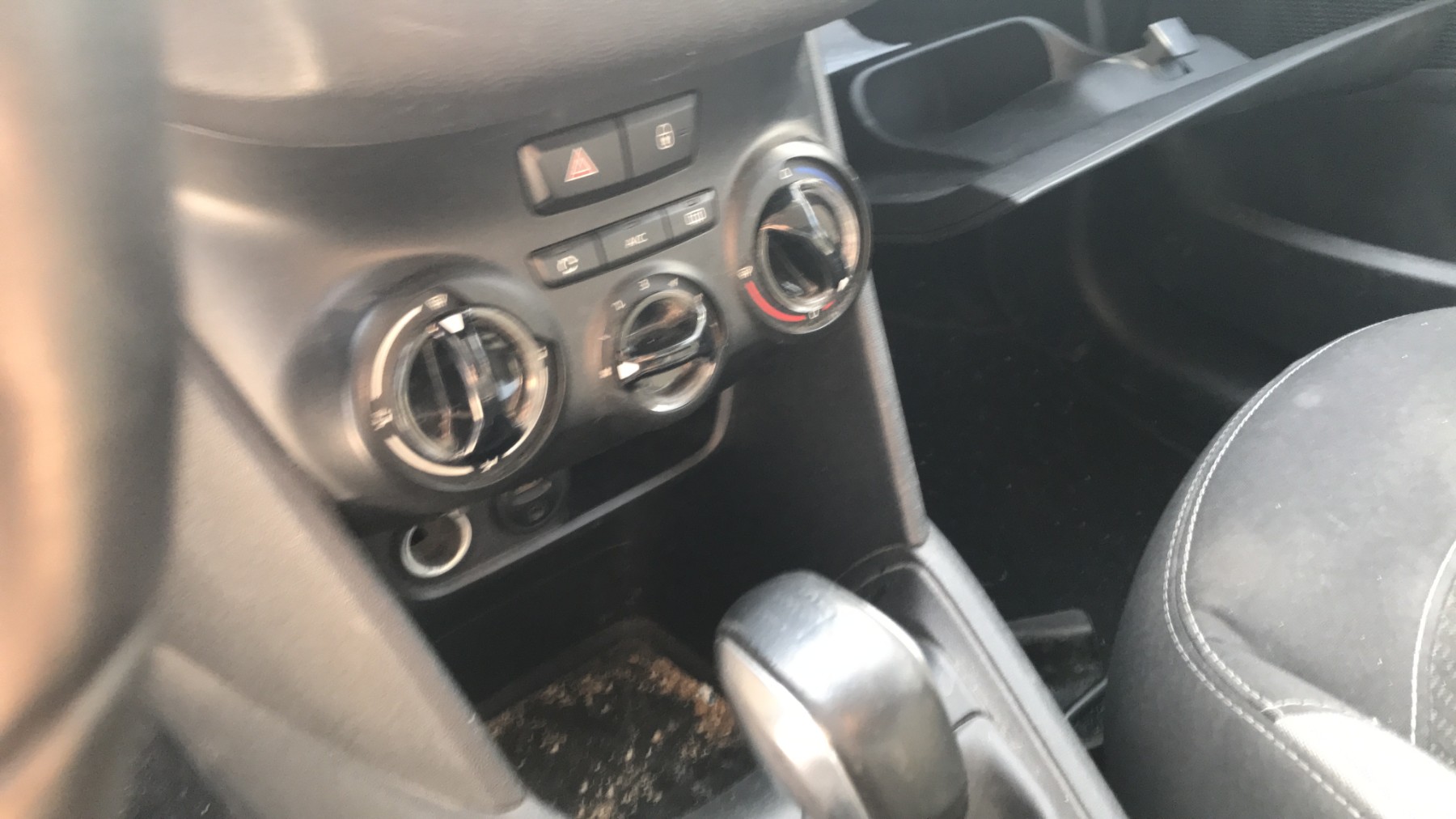 Image PEUGEOT 208 1