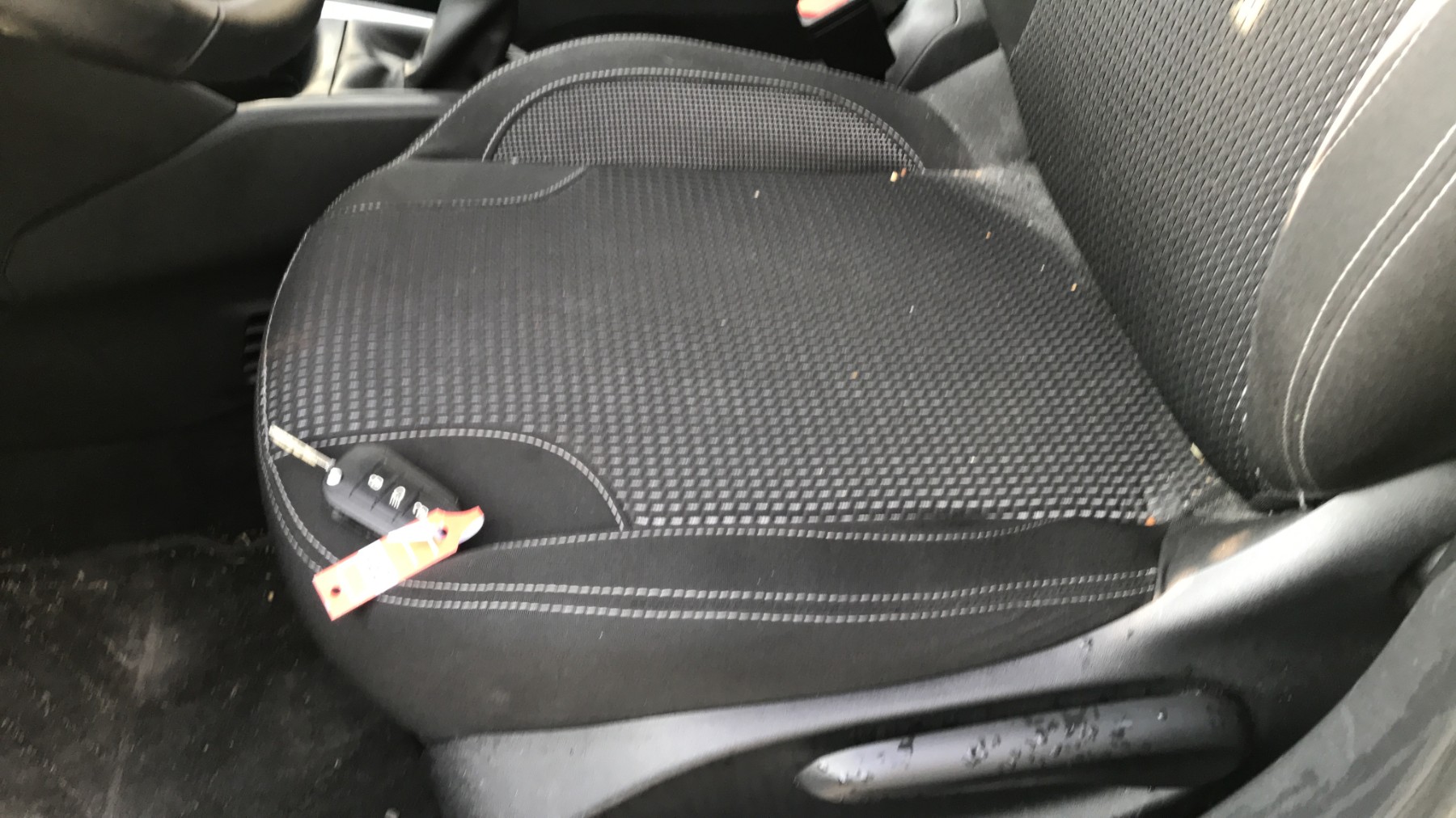 Image PEUGEOT 208 1