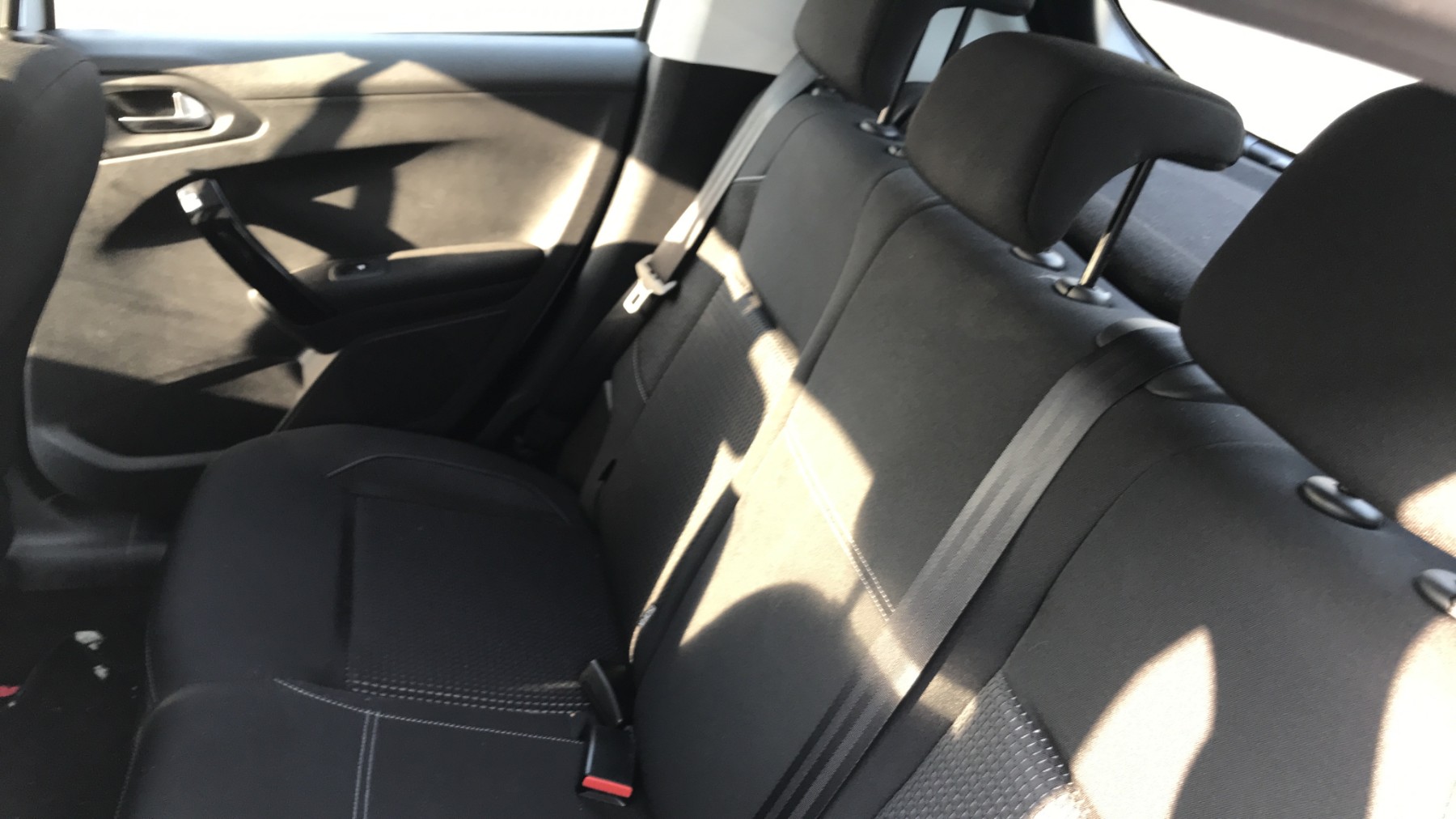 Image PEUGEOT 208 1