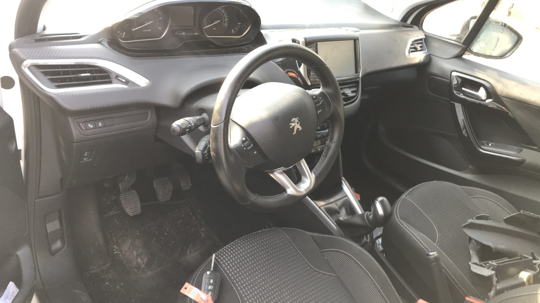 Image PEUGEOT 208 1