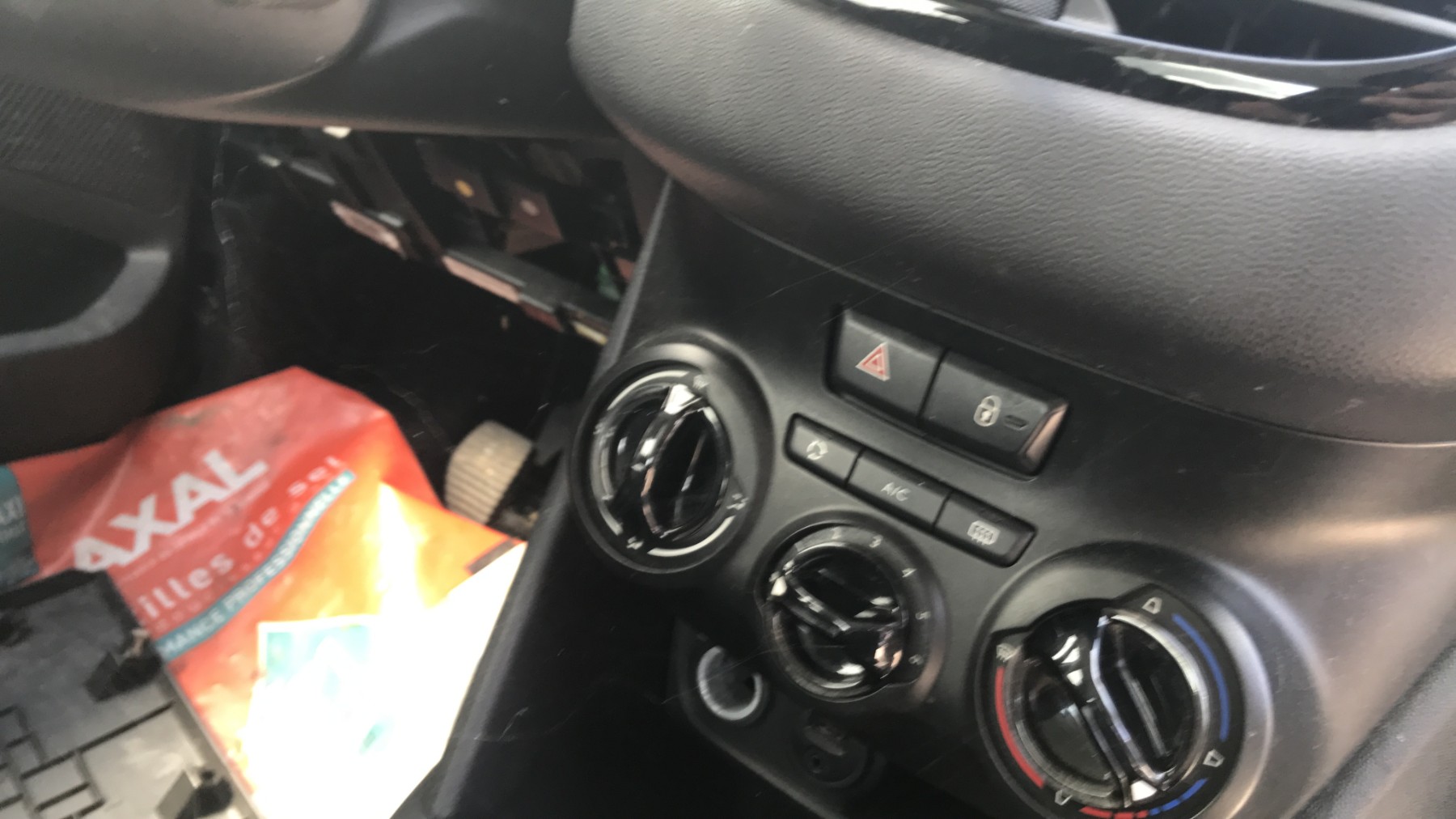 Image PEUGEOT 208 1