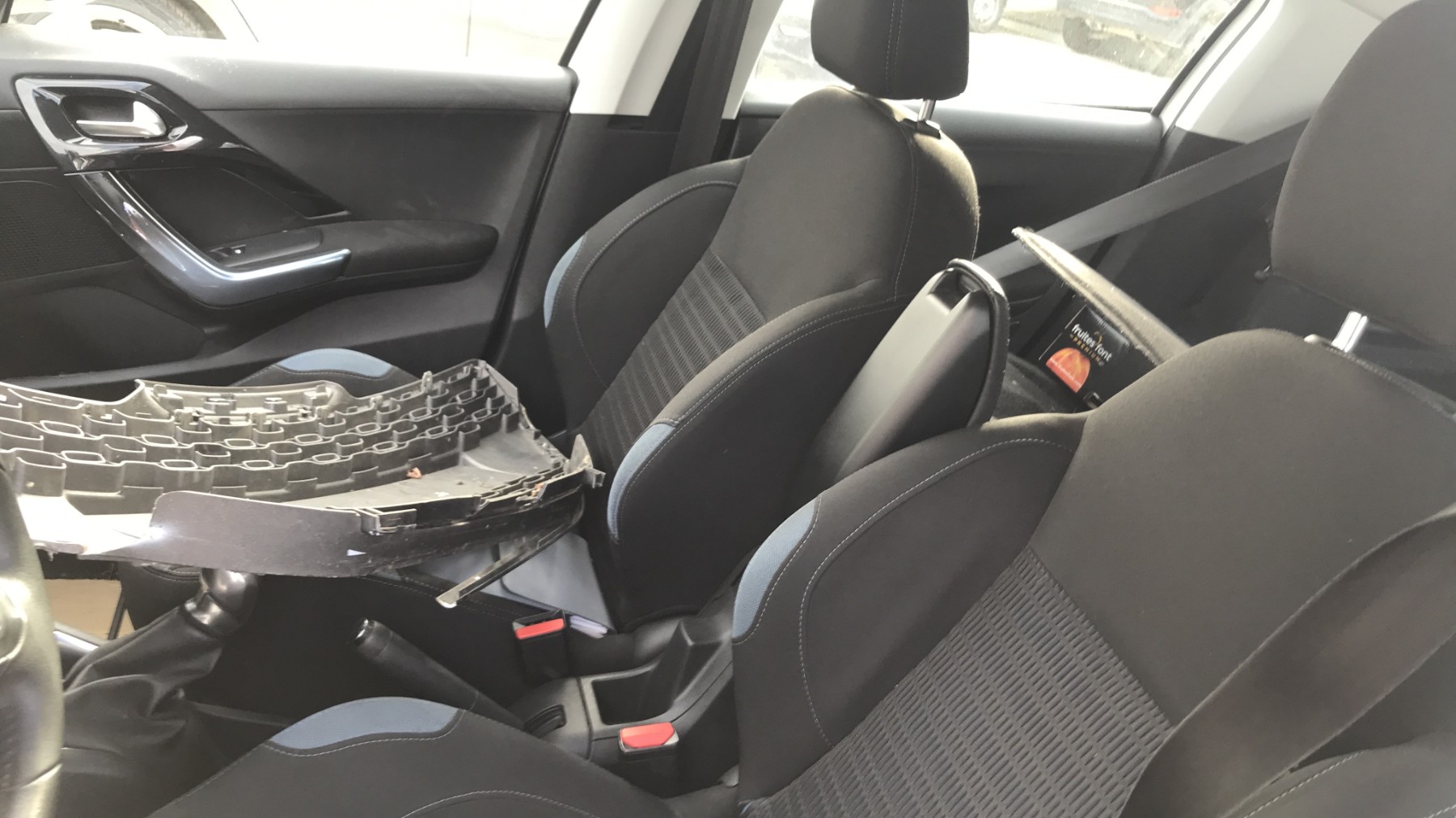 Image PEUGEOT 208 1