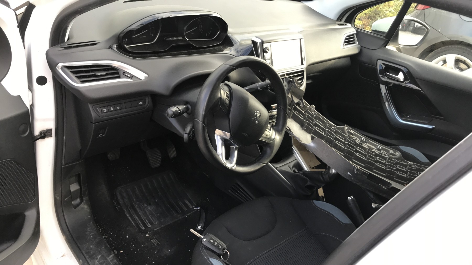 Image PEUGEOT 208 1