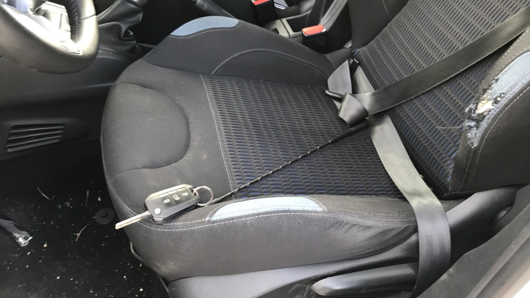 Image PEUGEOT 208 1