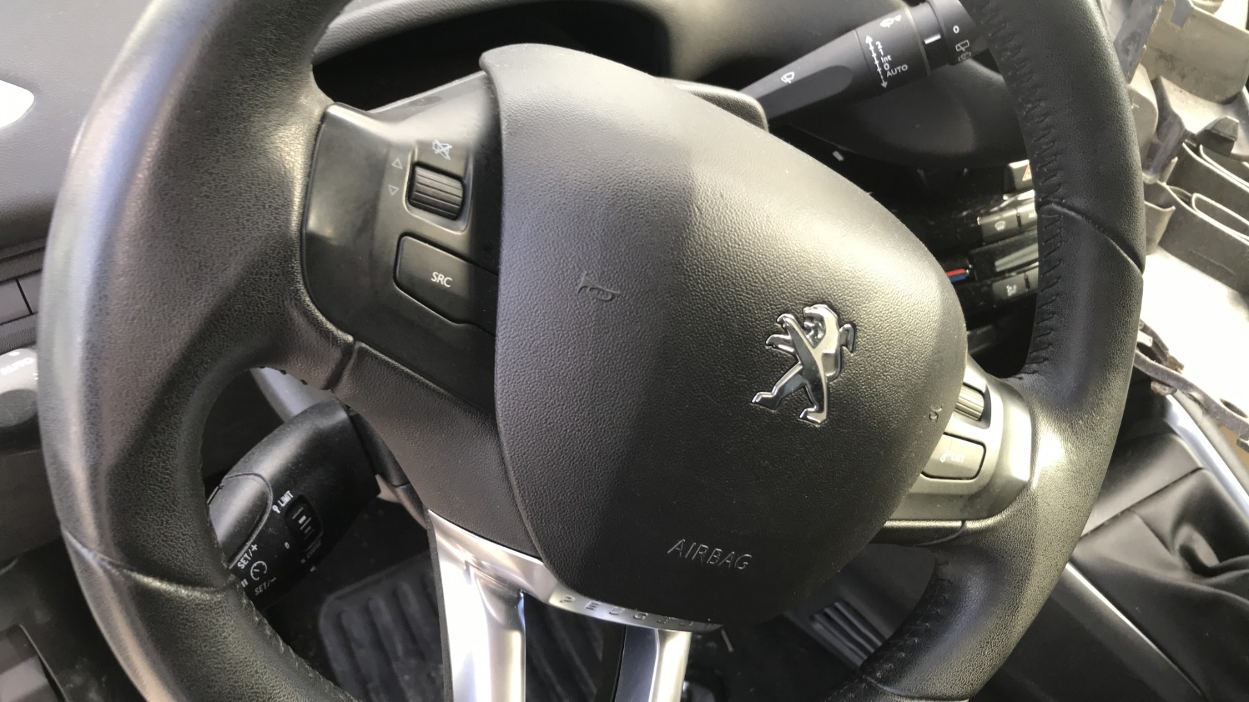 Image PEUGEOT 208 1