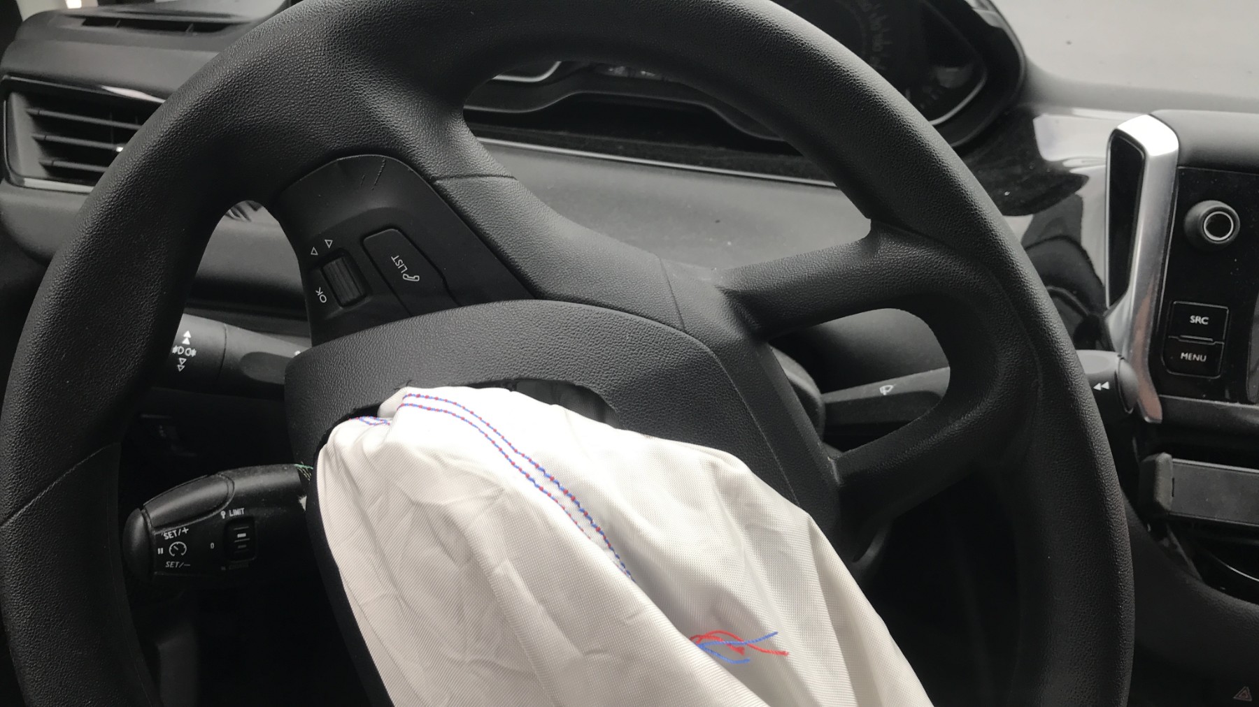 Image PEUGEOT 208 1