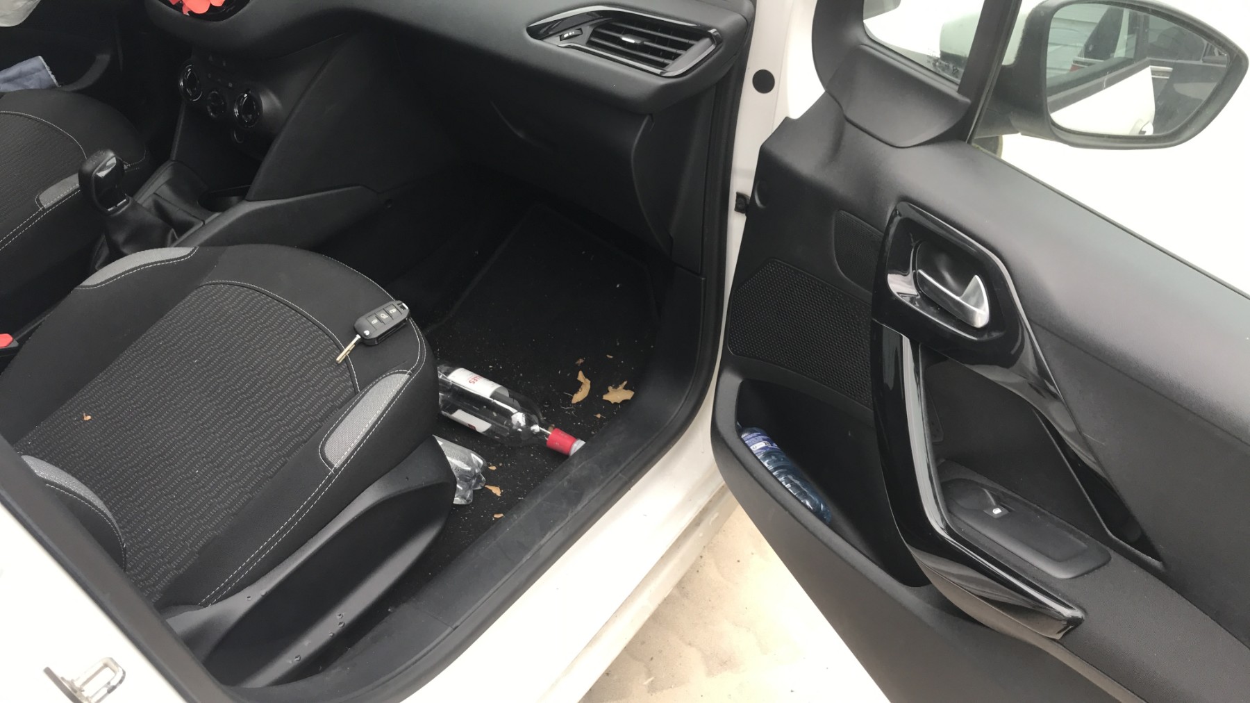 Image PEUGEOT 208 1