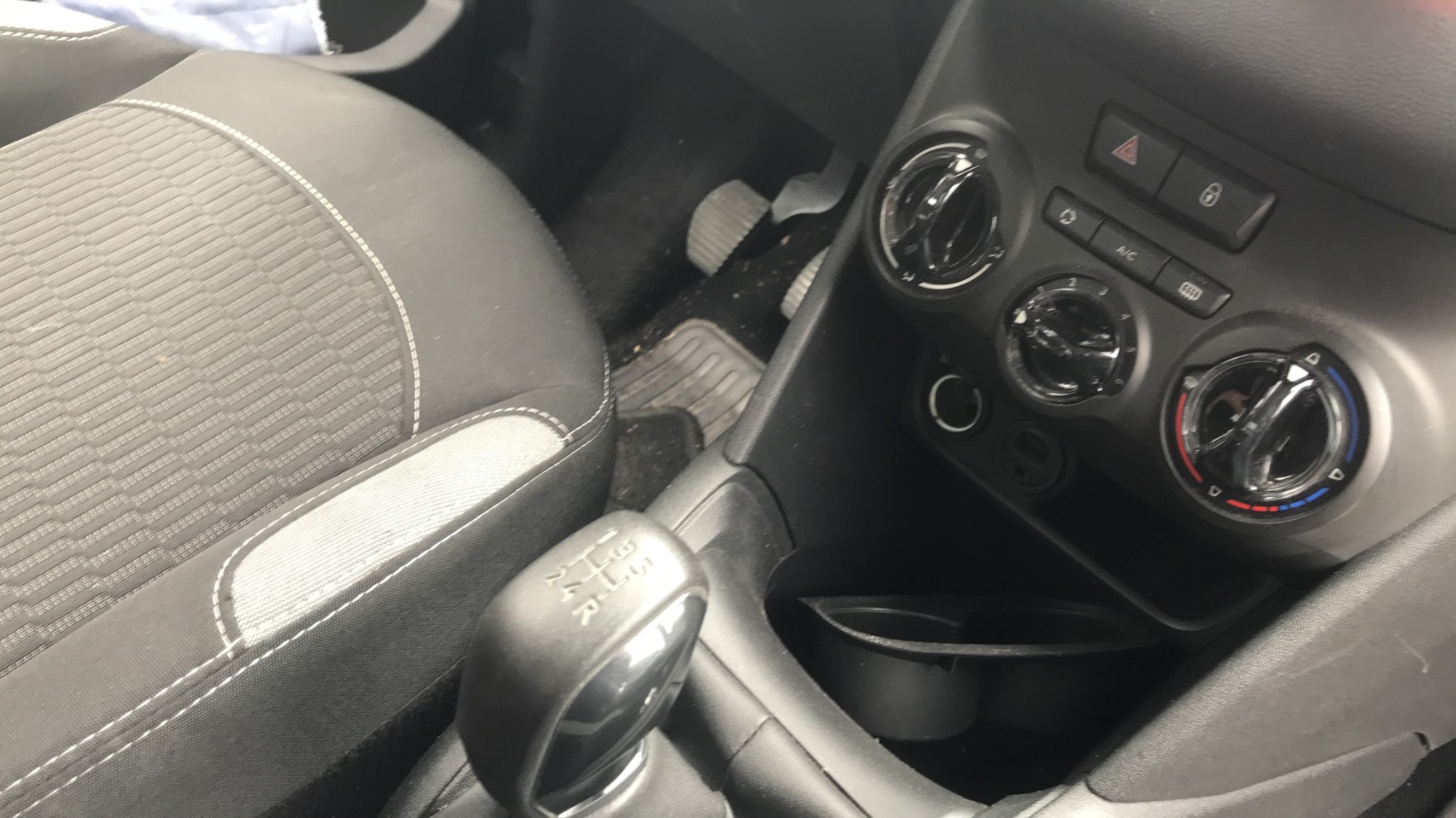 Image PEUGEOT 208 1