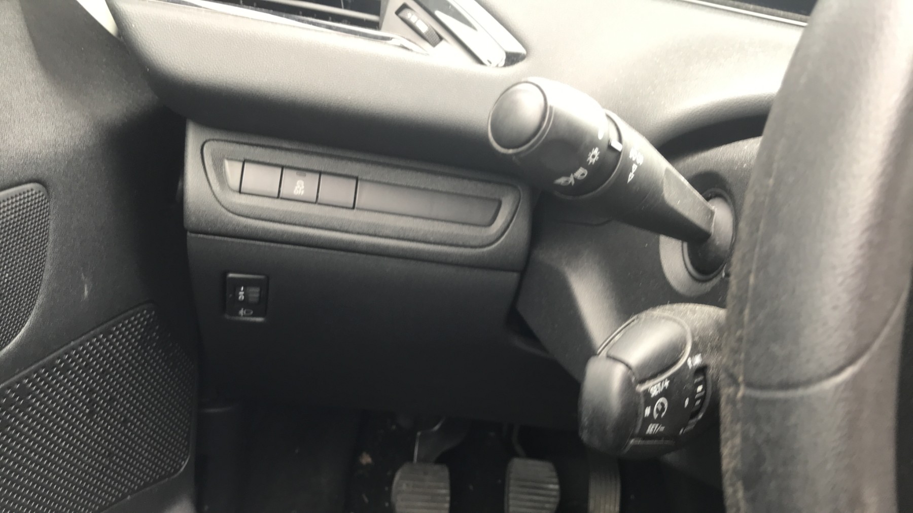 Image PEUGEOT 208 1