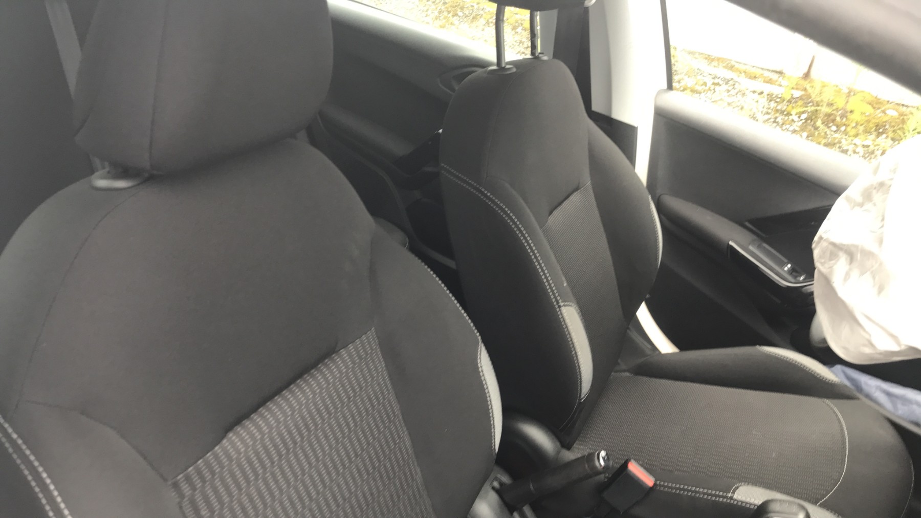 Image PEUGEOT 208 1