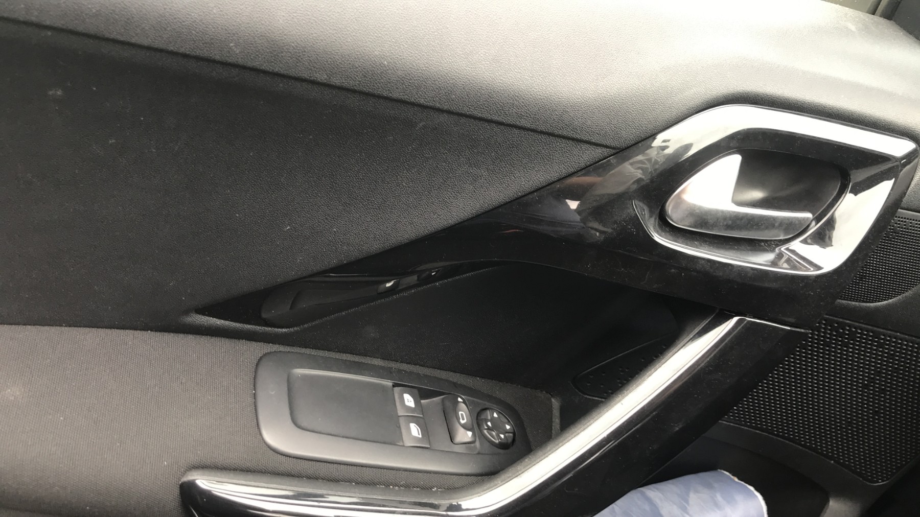 Image PEUGEOT 208 1
