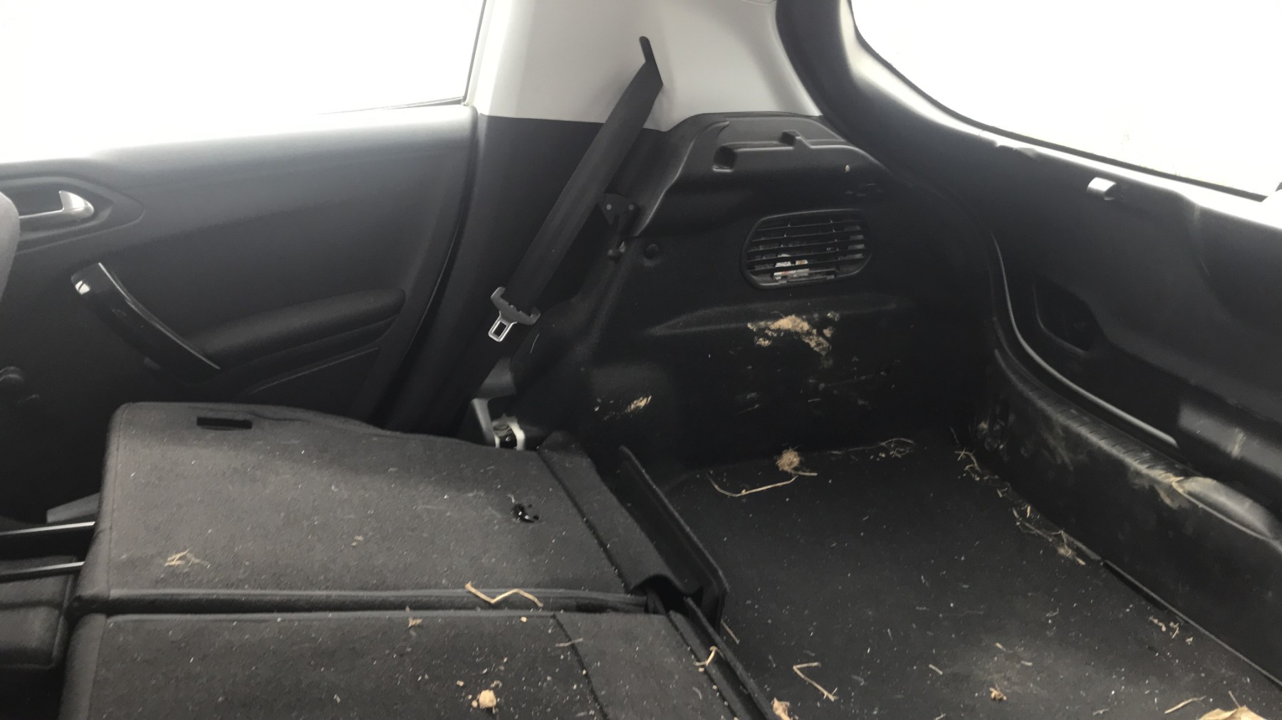 Image PEUGEOT 208 1