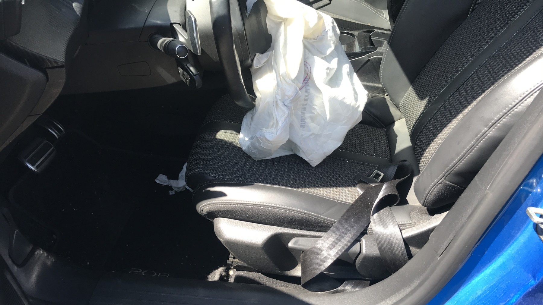Image PEUGEOT 208 2