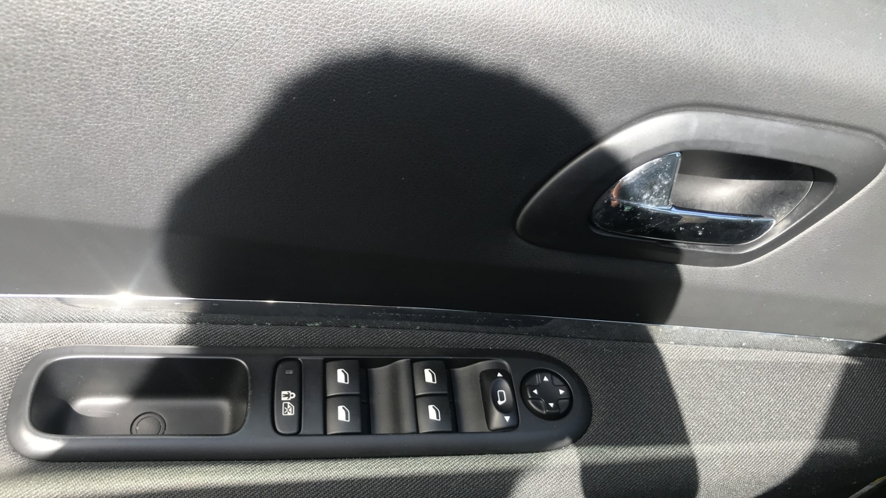 Image PEUGEOT 5008 1