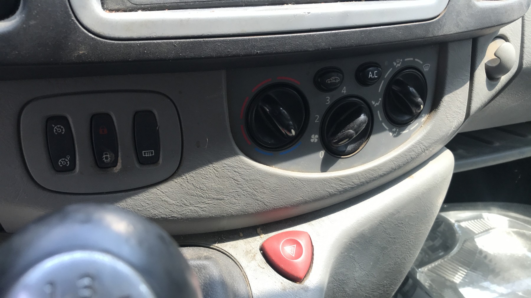 Image OPEL VIVARO 1