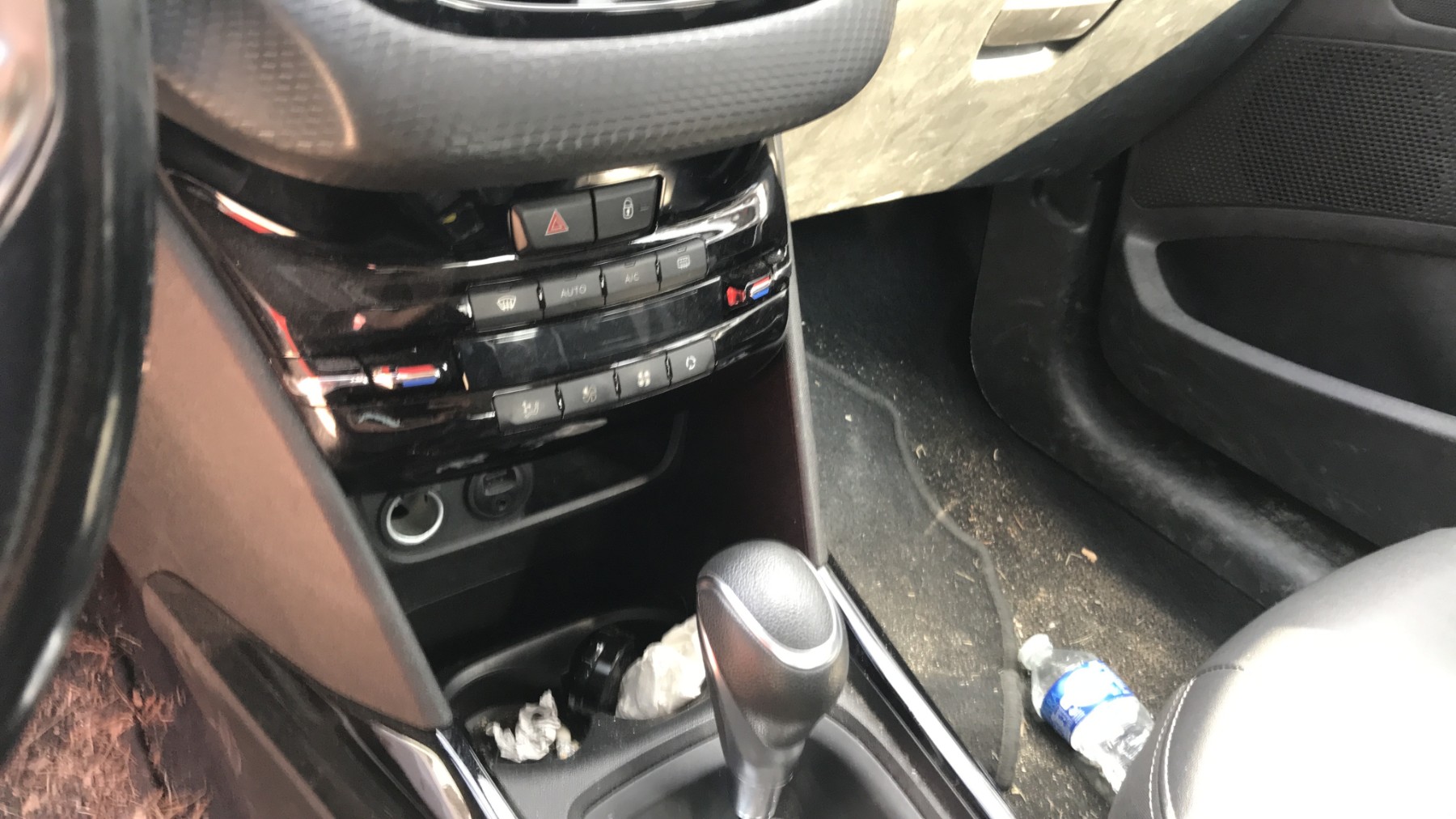 Image PEUGEOT 2008 1