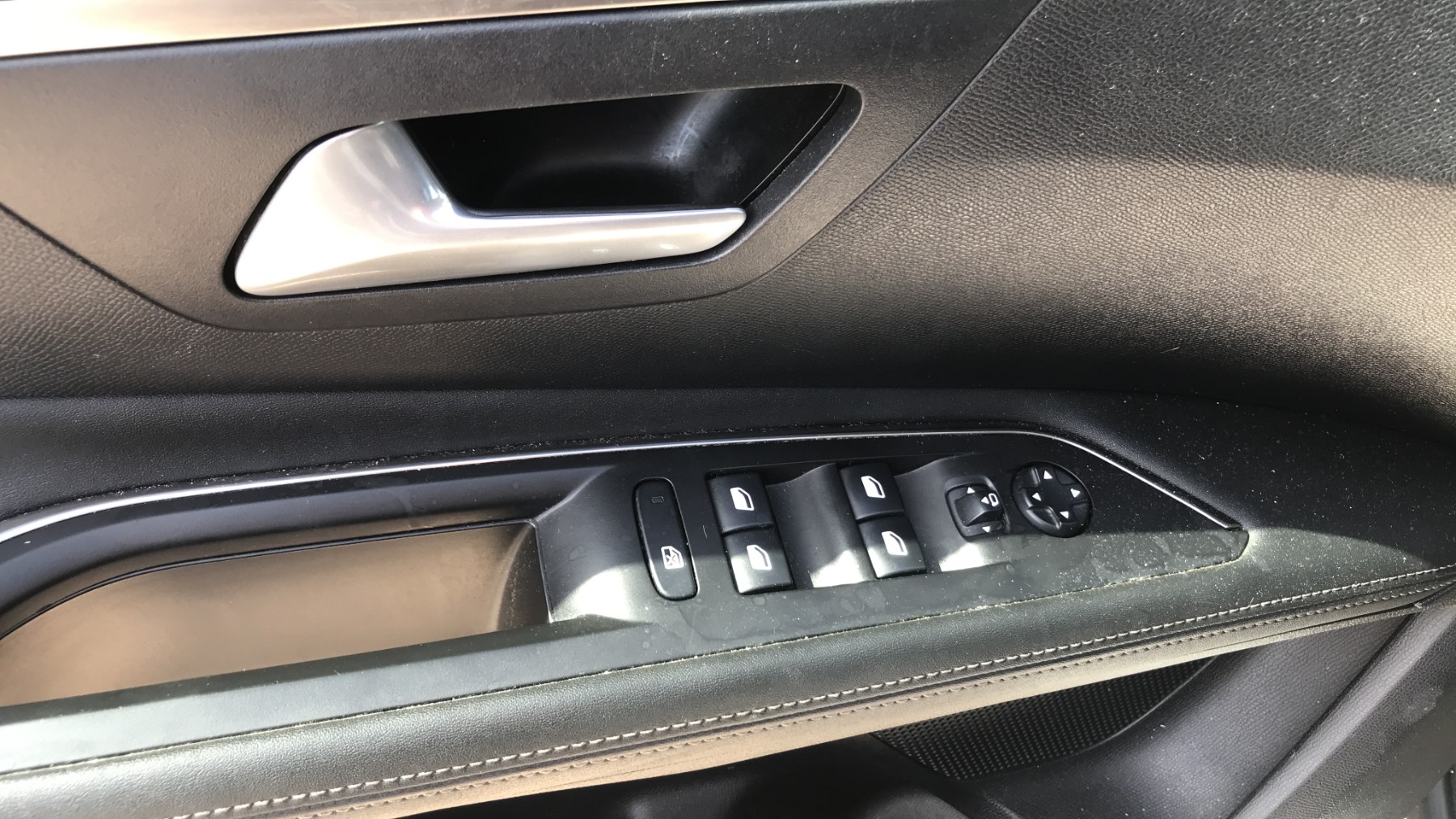 Image PEUGEOT 3008 2