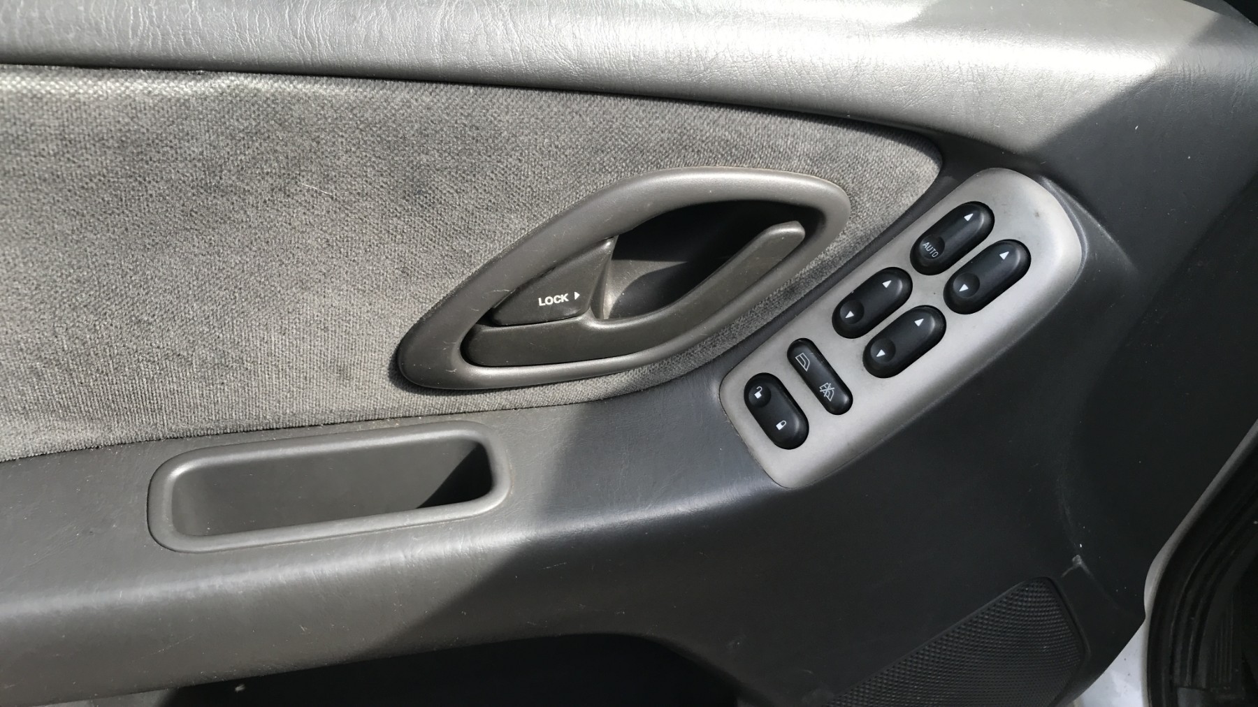 Image MAZDA TRIBUTE