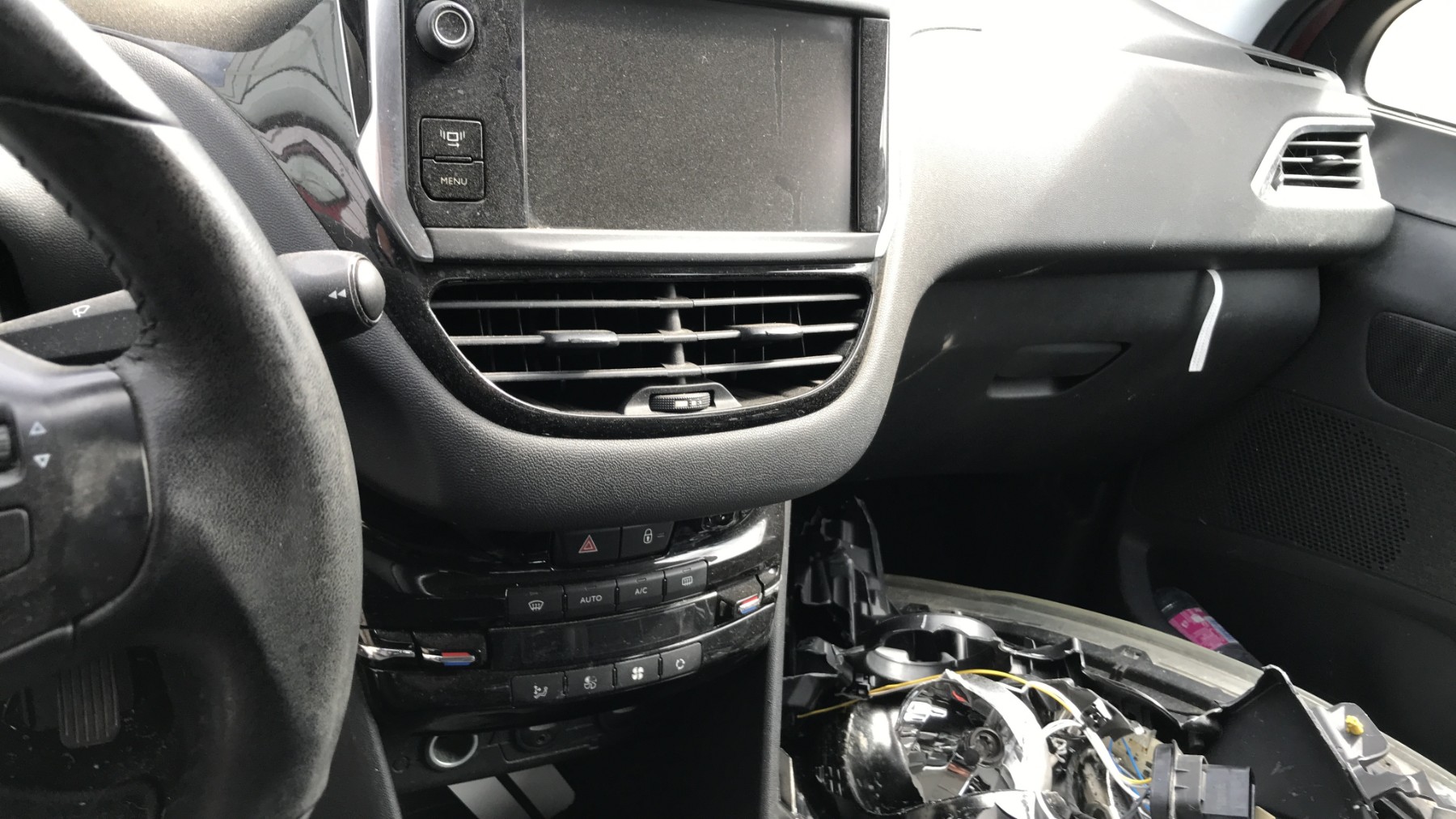 Image PEUGEOT 208 1