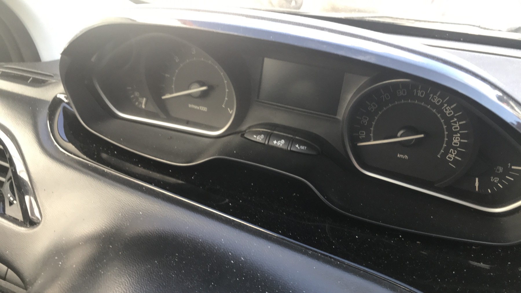 Image PEUGEOT 208 1