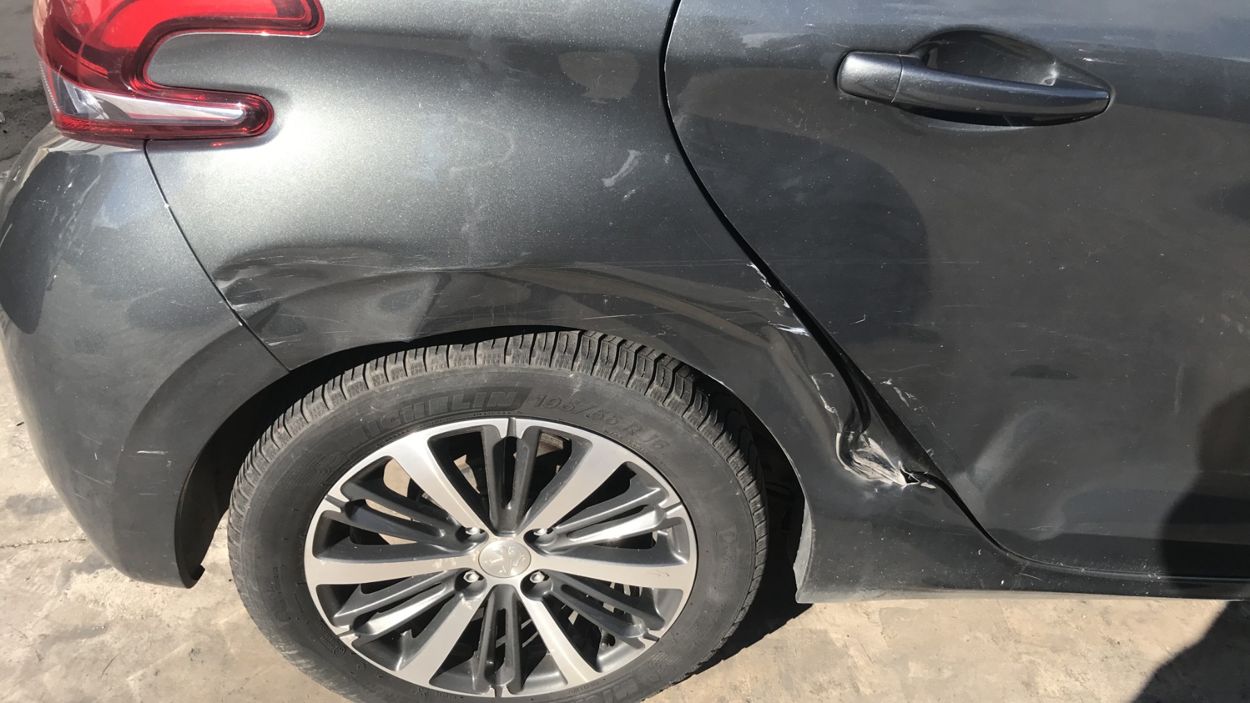 Image PEUGEOT 208 1
