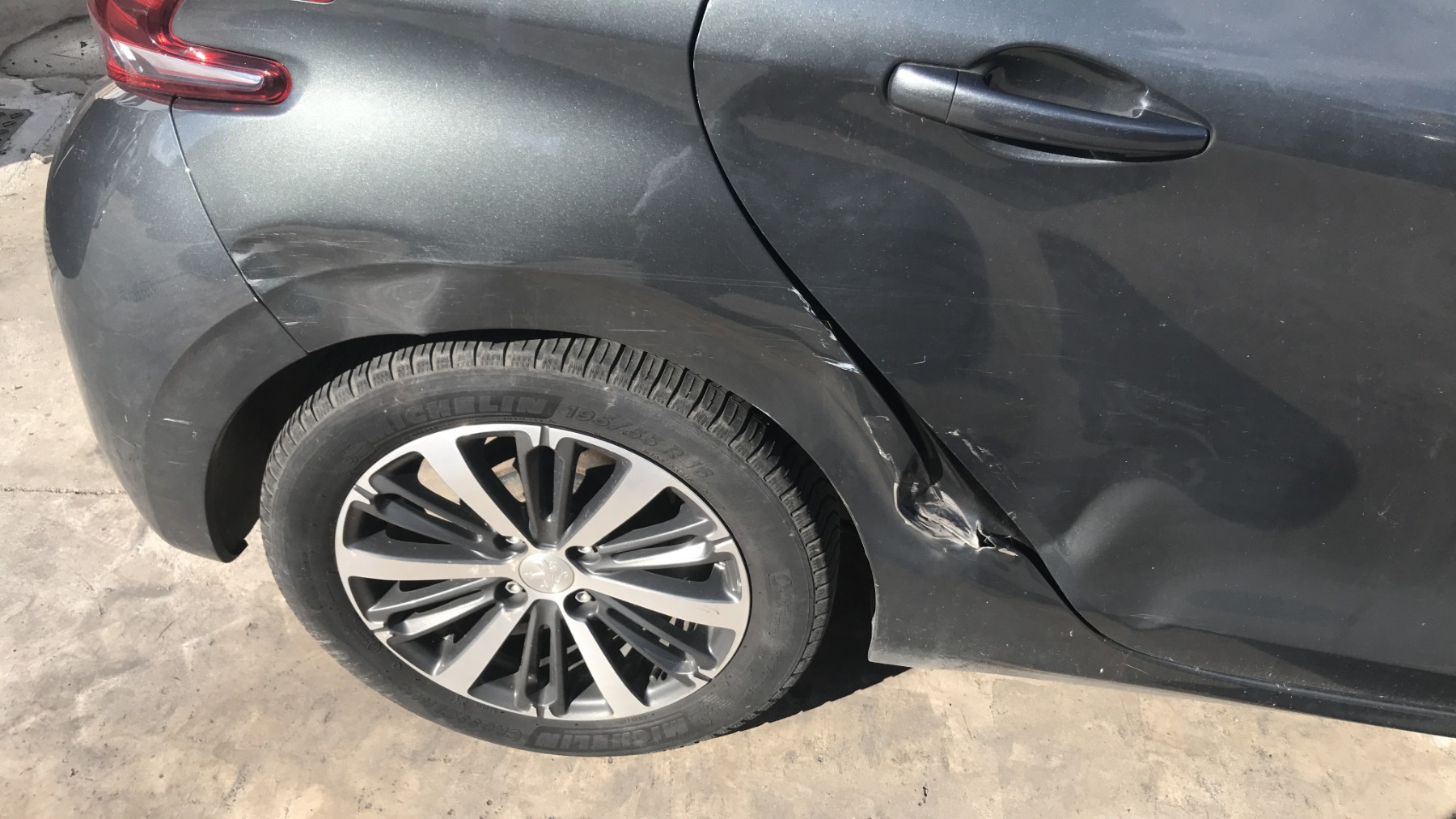 Image PEUGEOT 208 1