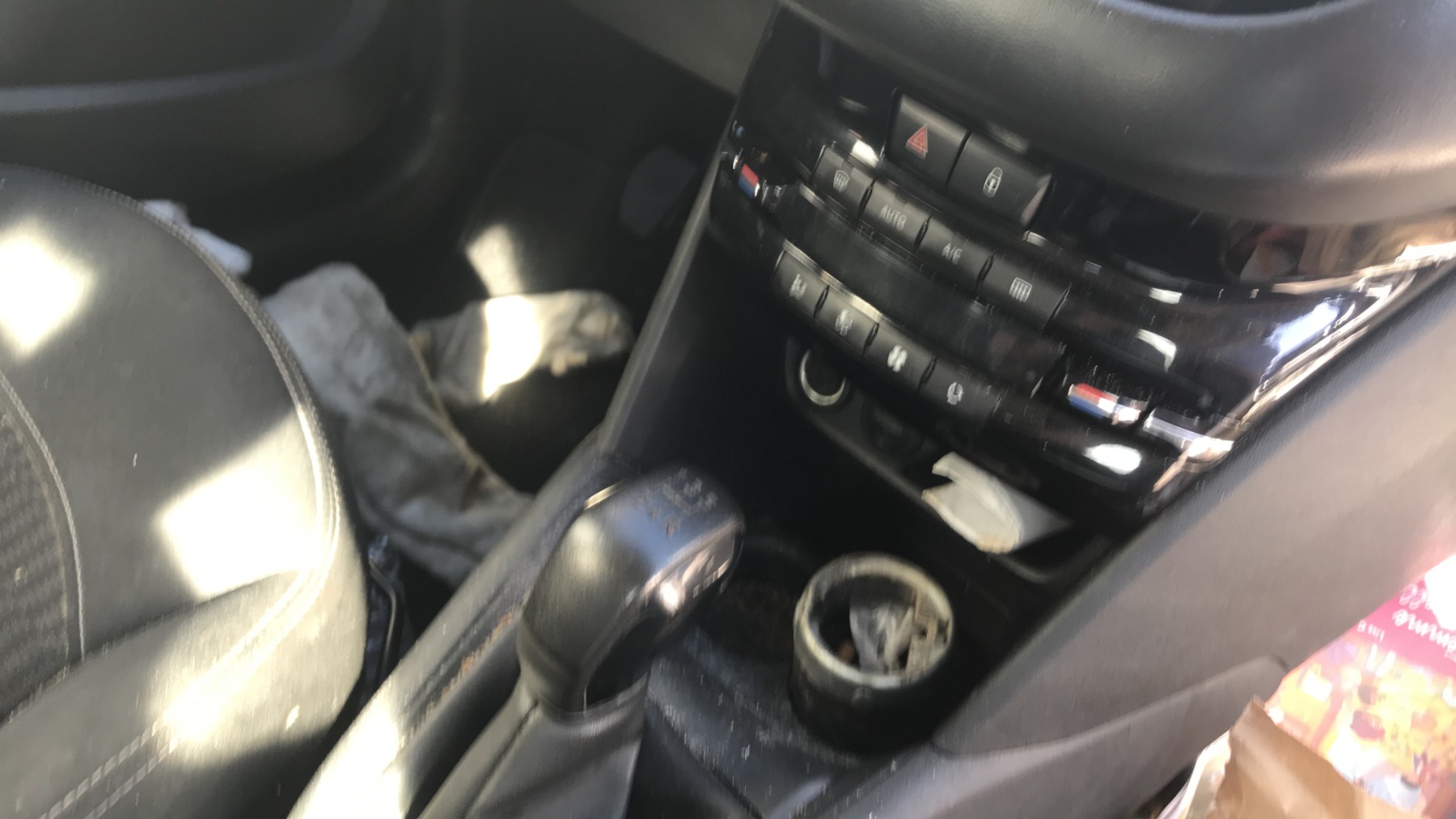 Image PEUGEOT 208 1