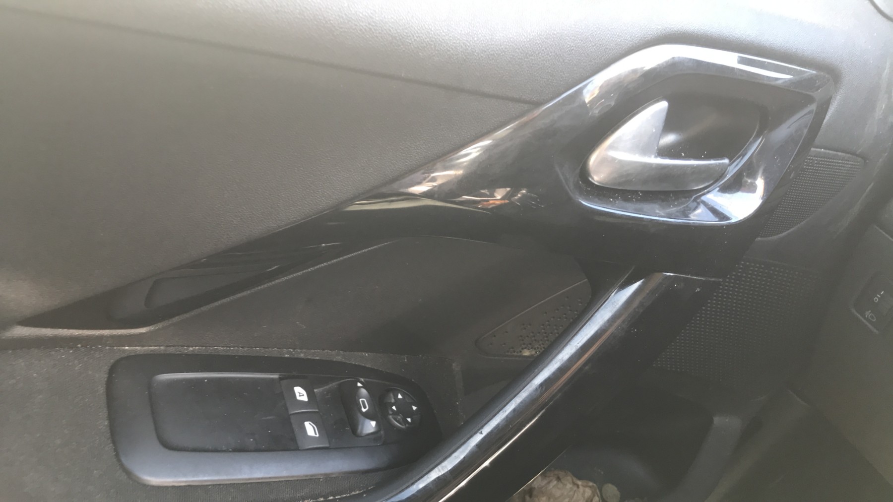 Image PEUGEOT 208 1