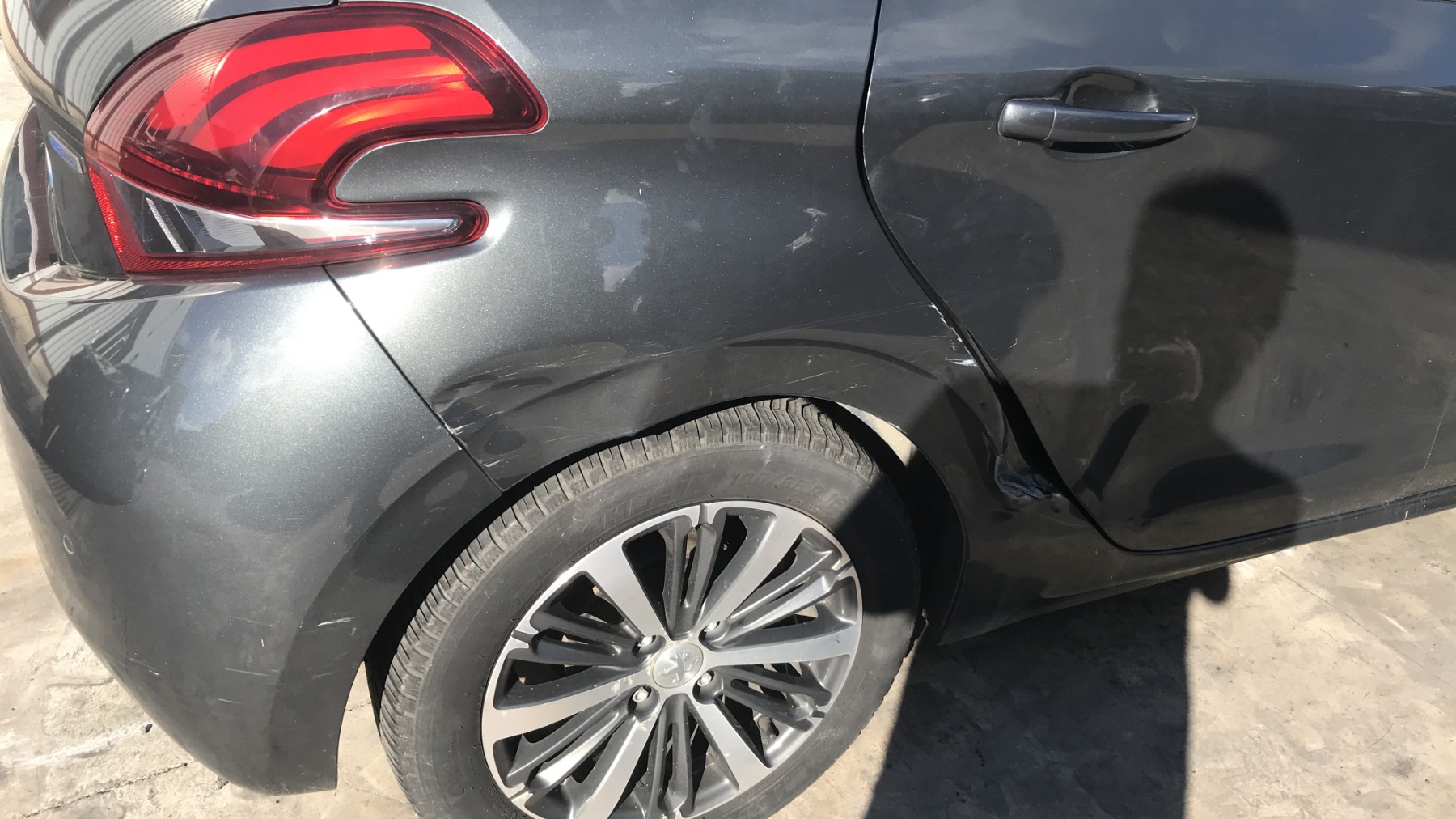 Image PEUGEOT 208 1