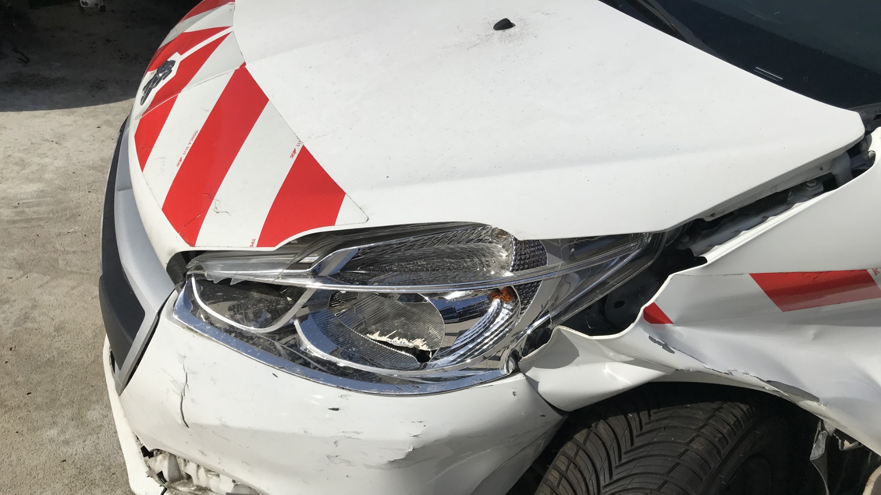 Image PEUGEOT 208 1