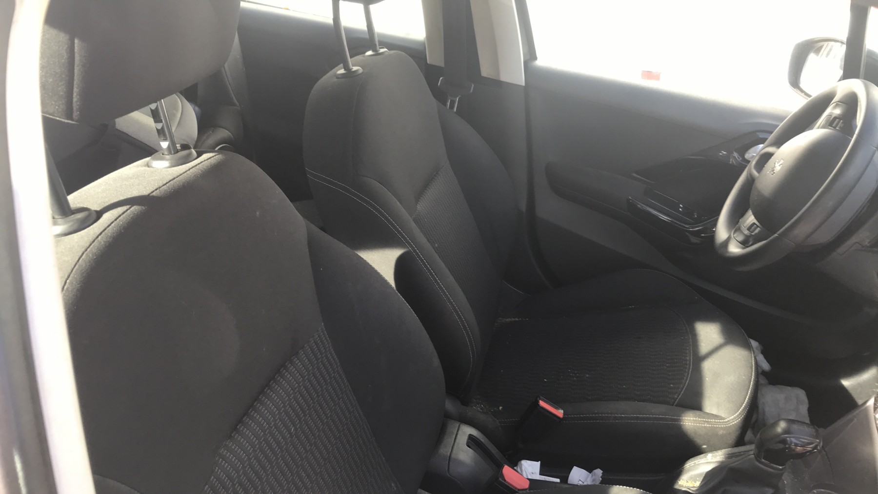 Image PEUGEOT 208 1