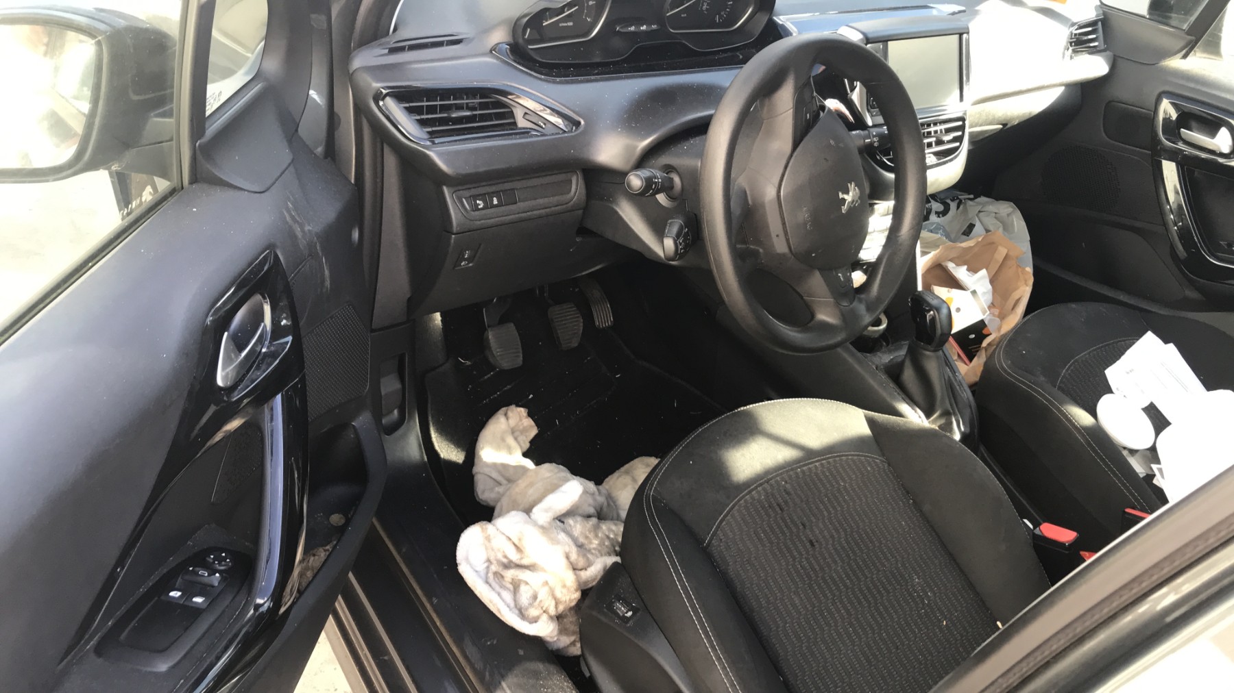 Image PEUGEOT 208 1