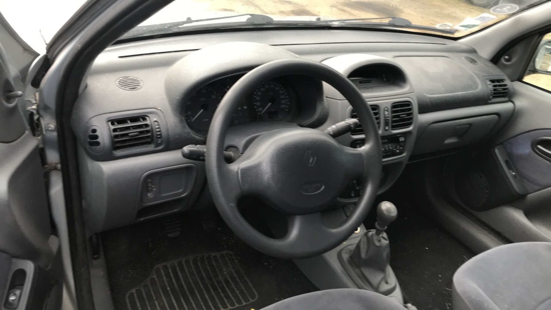 Image RENAULT CLIO 2