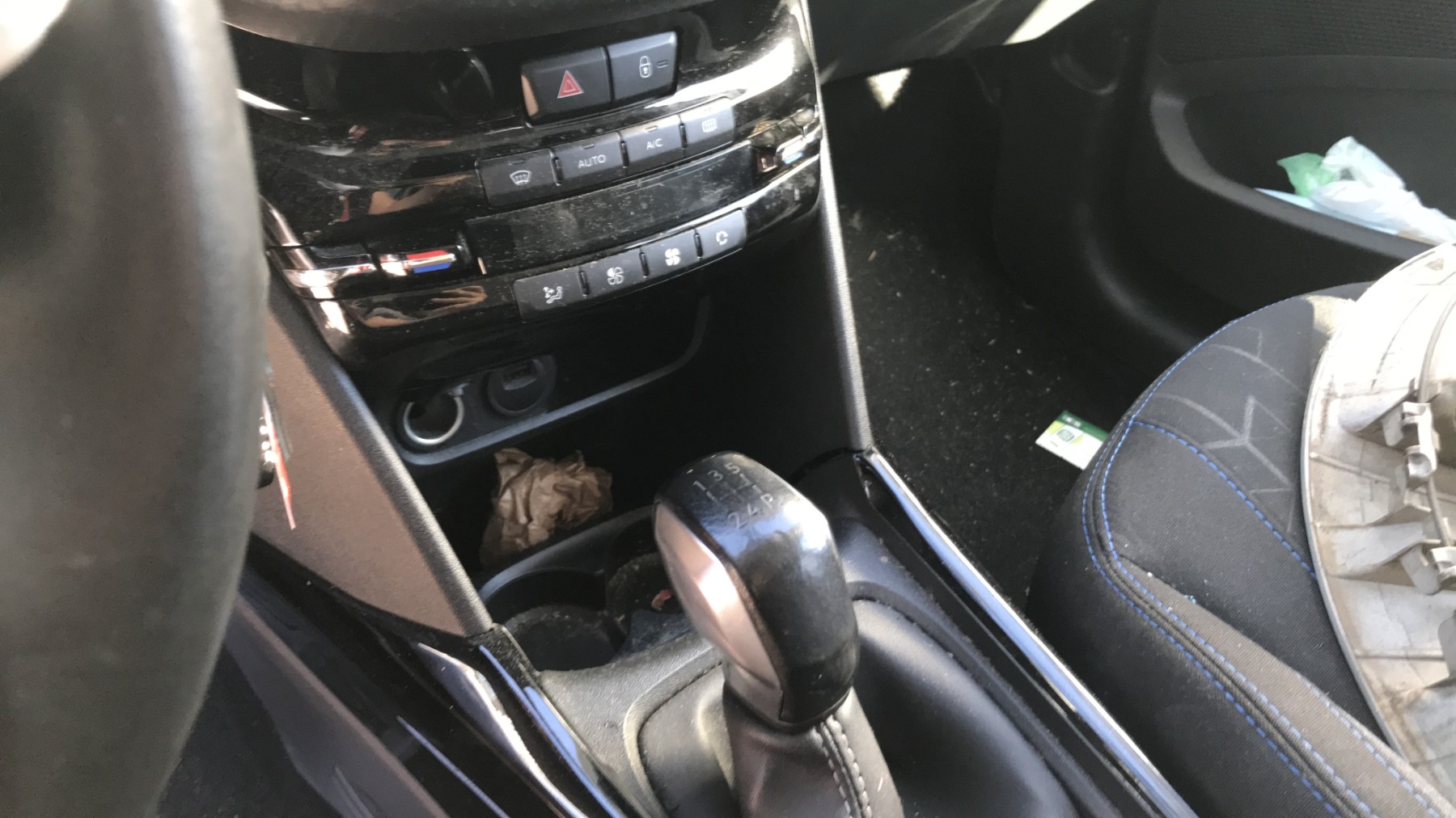 Image PEUGEOT 2008 1