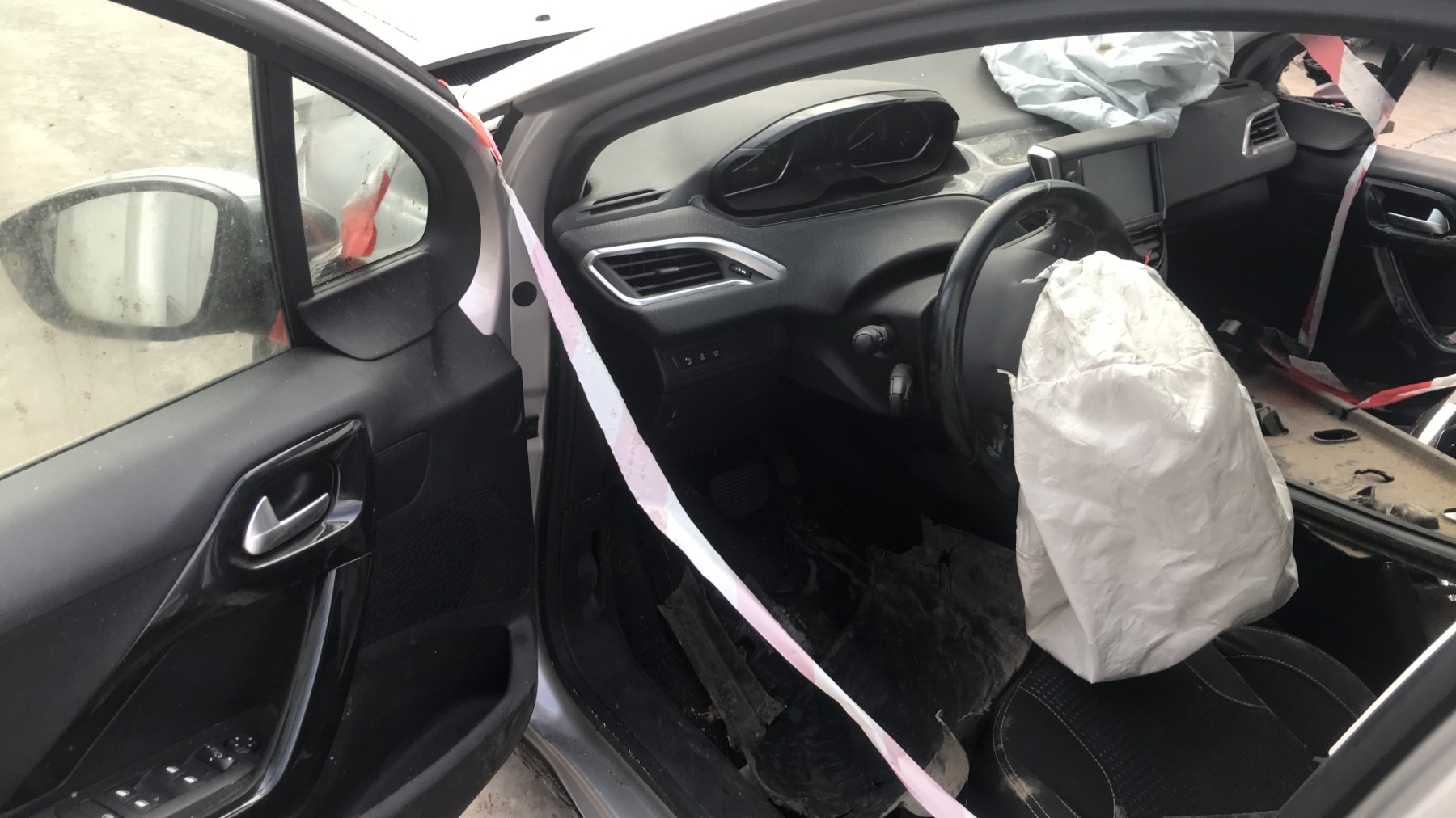 Image PEUGEOT 208 1